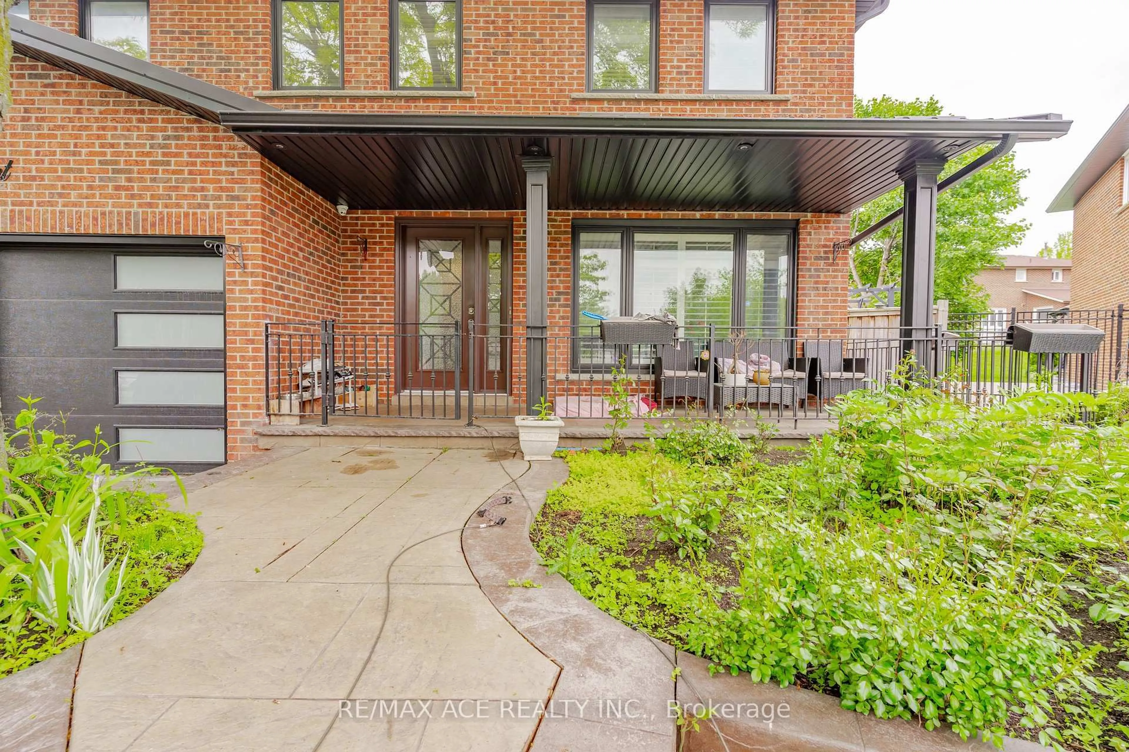 Home with brick exterior material, street for 38 Pottery Cres, Brampton Ontario L6S 3S3