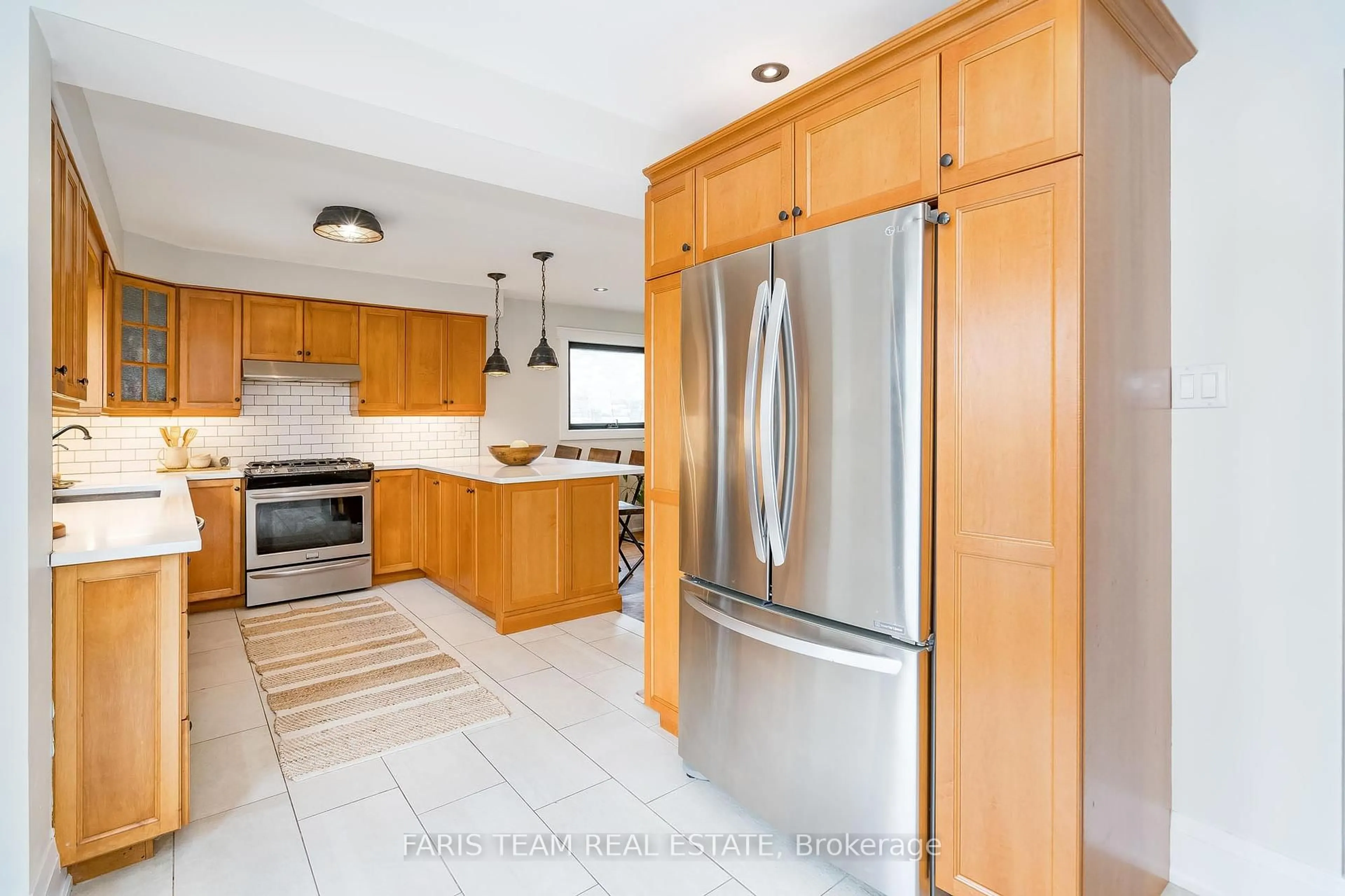 Open concept kitchen, ceramic/tile floor for 261 Edenwood Cres, Orangeville Ontario L9W 4M7