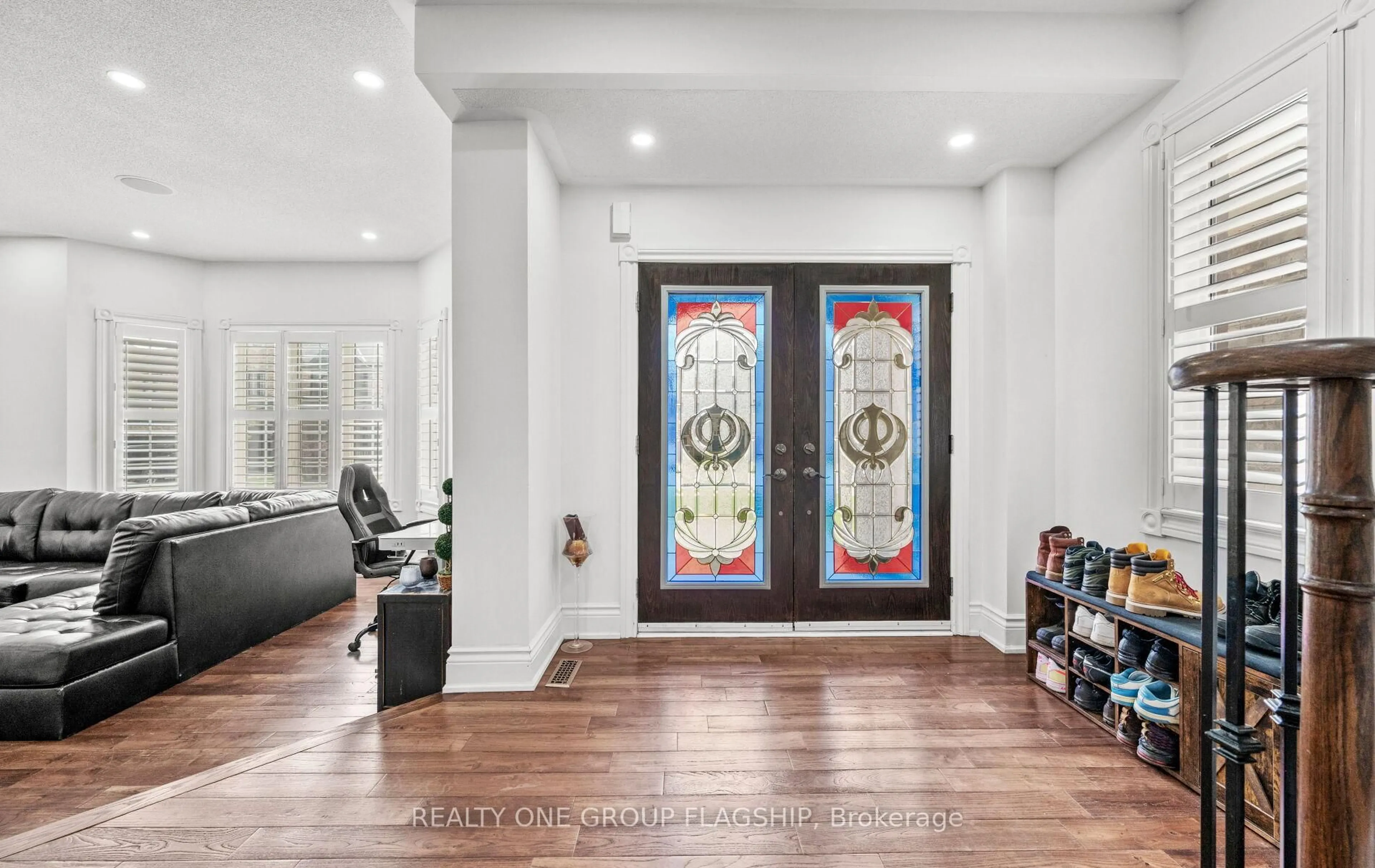 Indoor entryway for 37 Donwoods Crt, Brampton Ontario L6P 1T6
