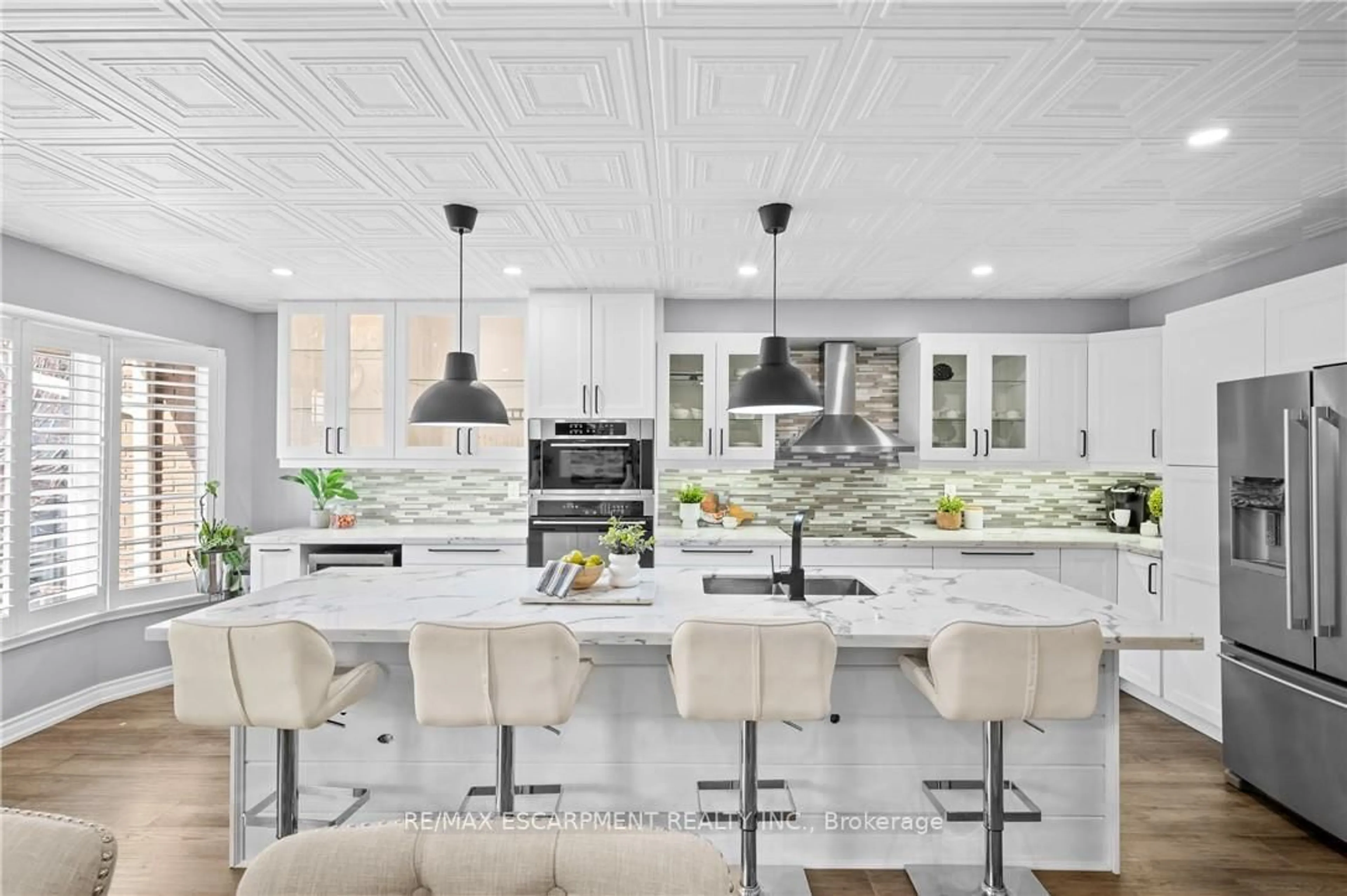 Open concept kitchen, ceramic/tile floor for 955 King Rd #7, Burlington Ontario L7T 4J6