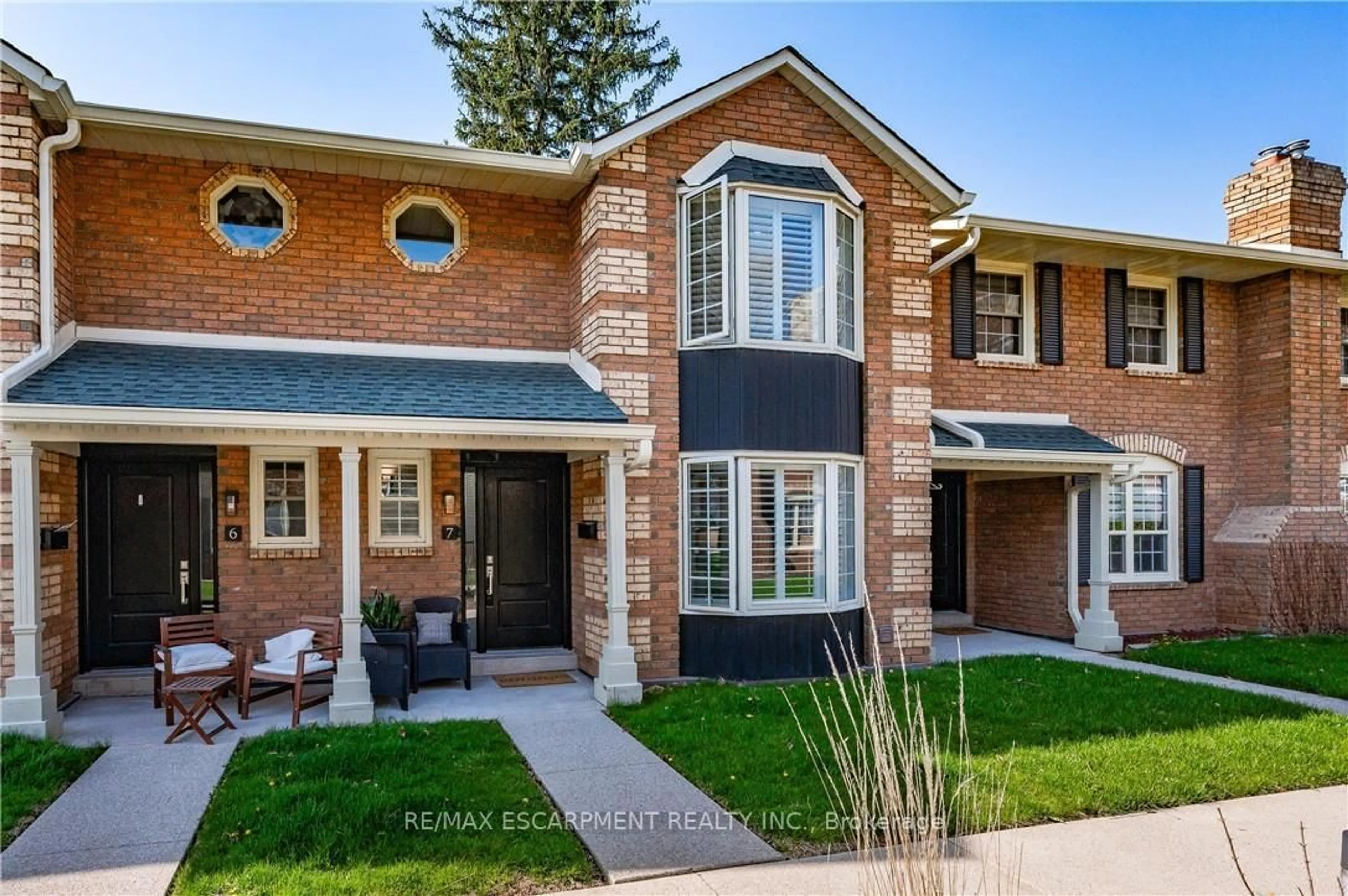 Home with brick exterior material, street for 955 King Rd #7, Burlington Ontario L7T 4J6