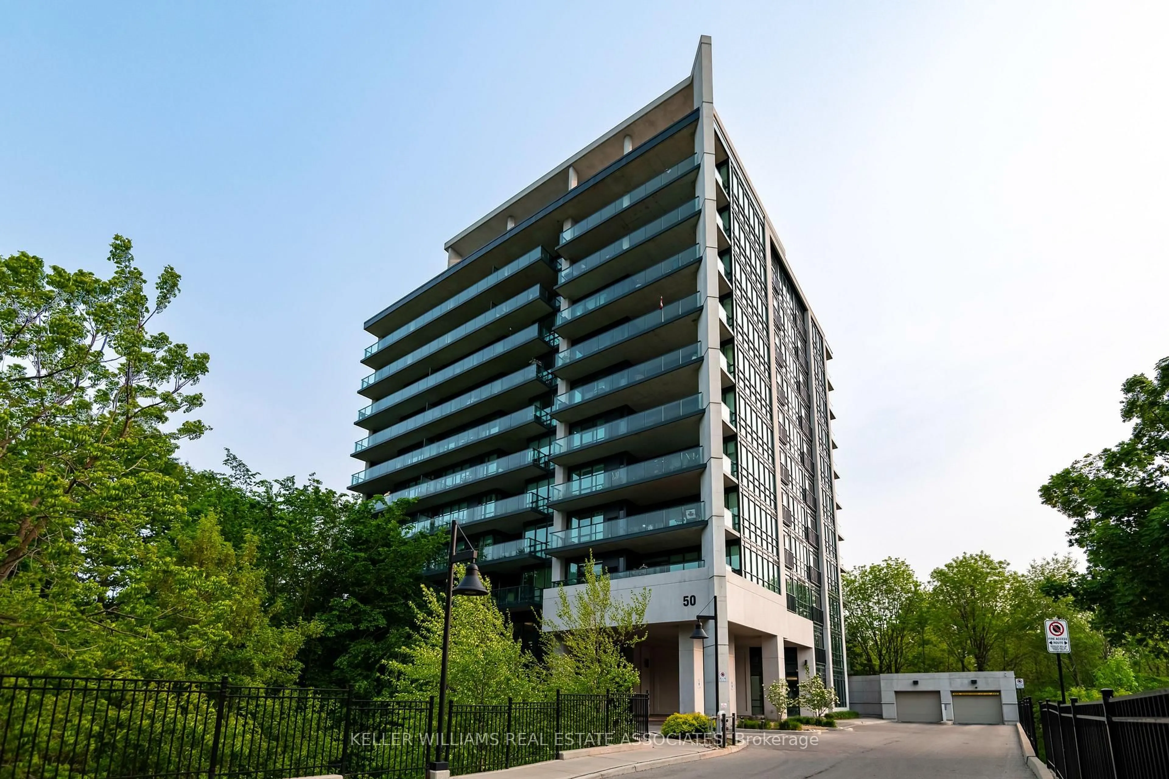 Indoor foyer for 50 Hall Rd #606, Halton Hills Ontario L7G 0J8