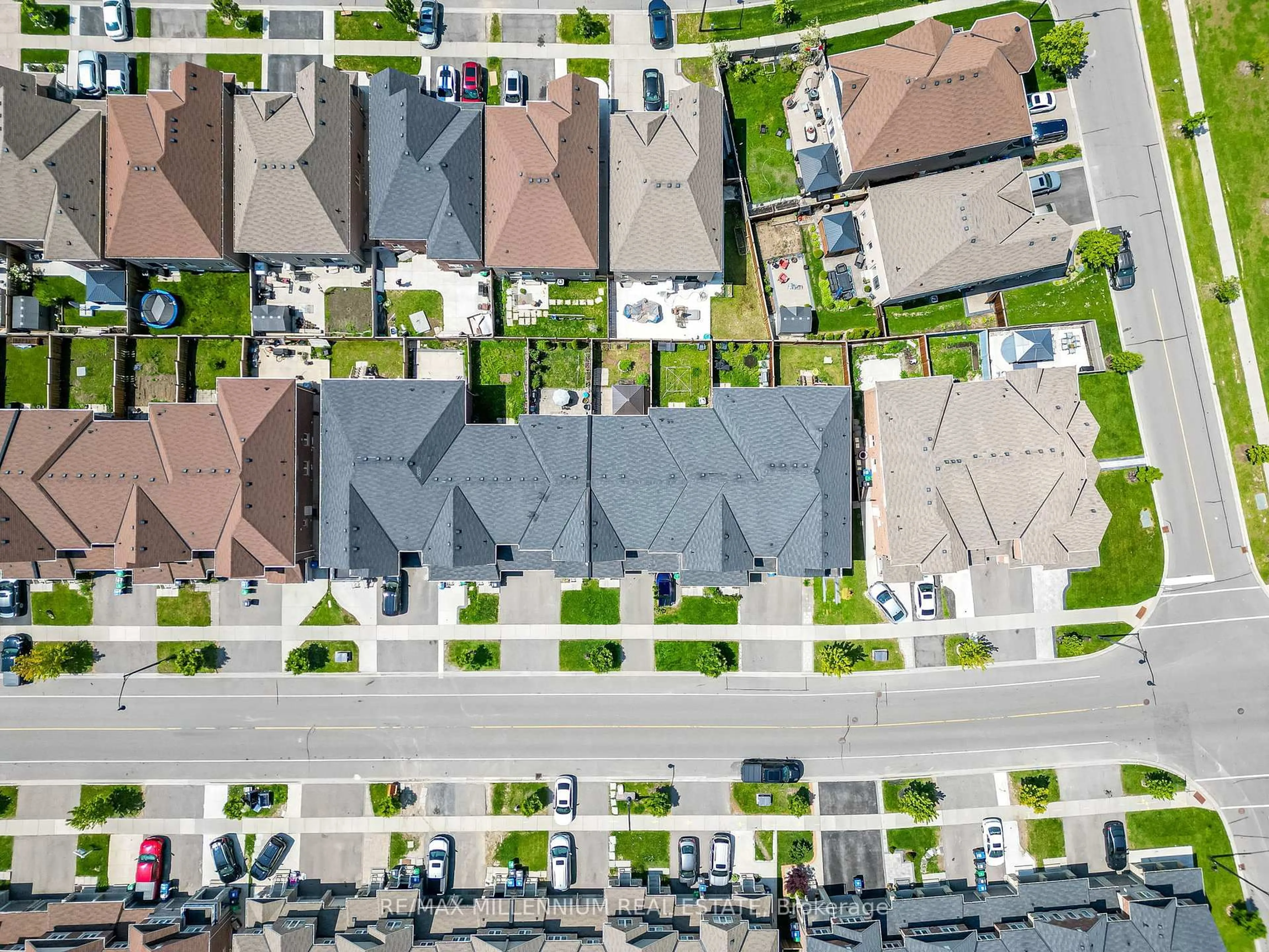 A pic from outside/outdoor area/front of a property/back of a property/a pic from drone, street for 494 Queen Mary Dr, Brampton Ontario L7A 4N3