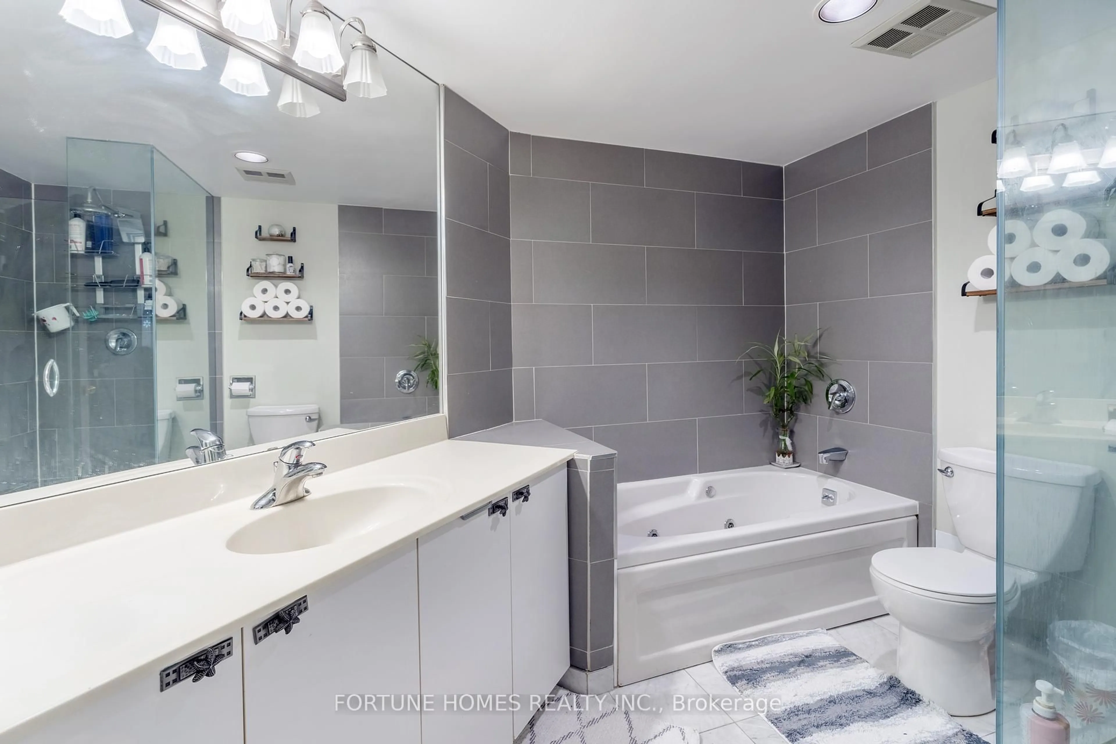 Contemporary bathroom, ceramic/tile floor for 55 Elm Dr #311, Mississauga Ontario L5B 3Z3