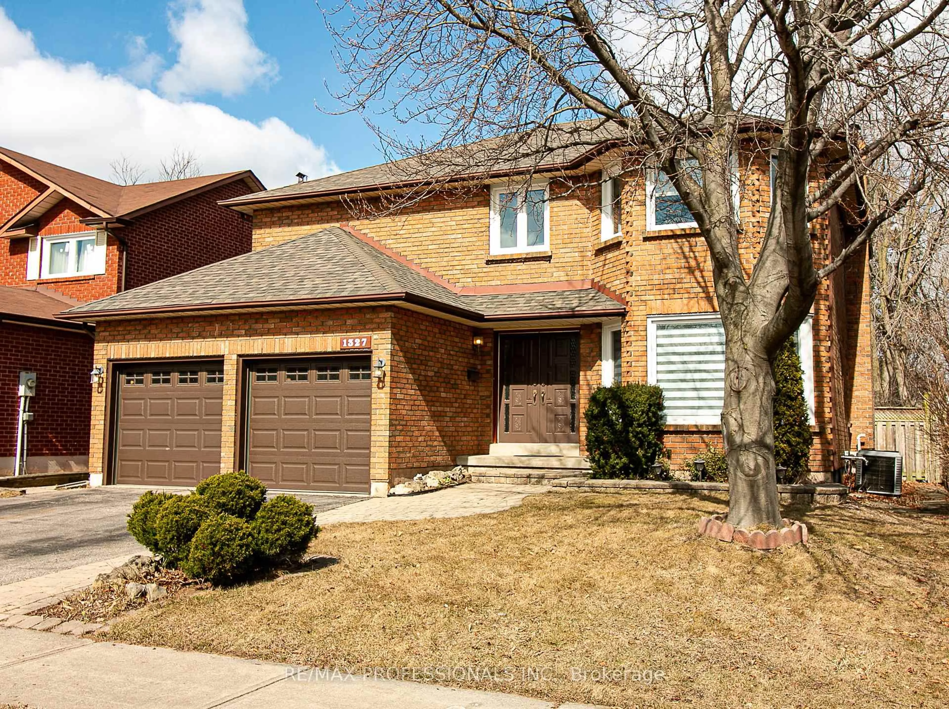 Home with brick exterior material, street for 1327 Greenwood Cres, Oakville Ontario L6J 6V3