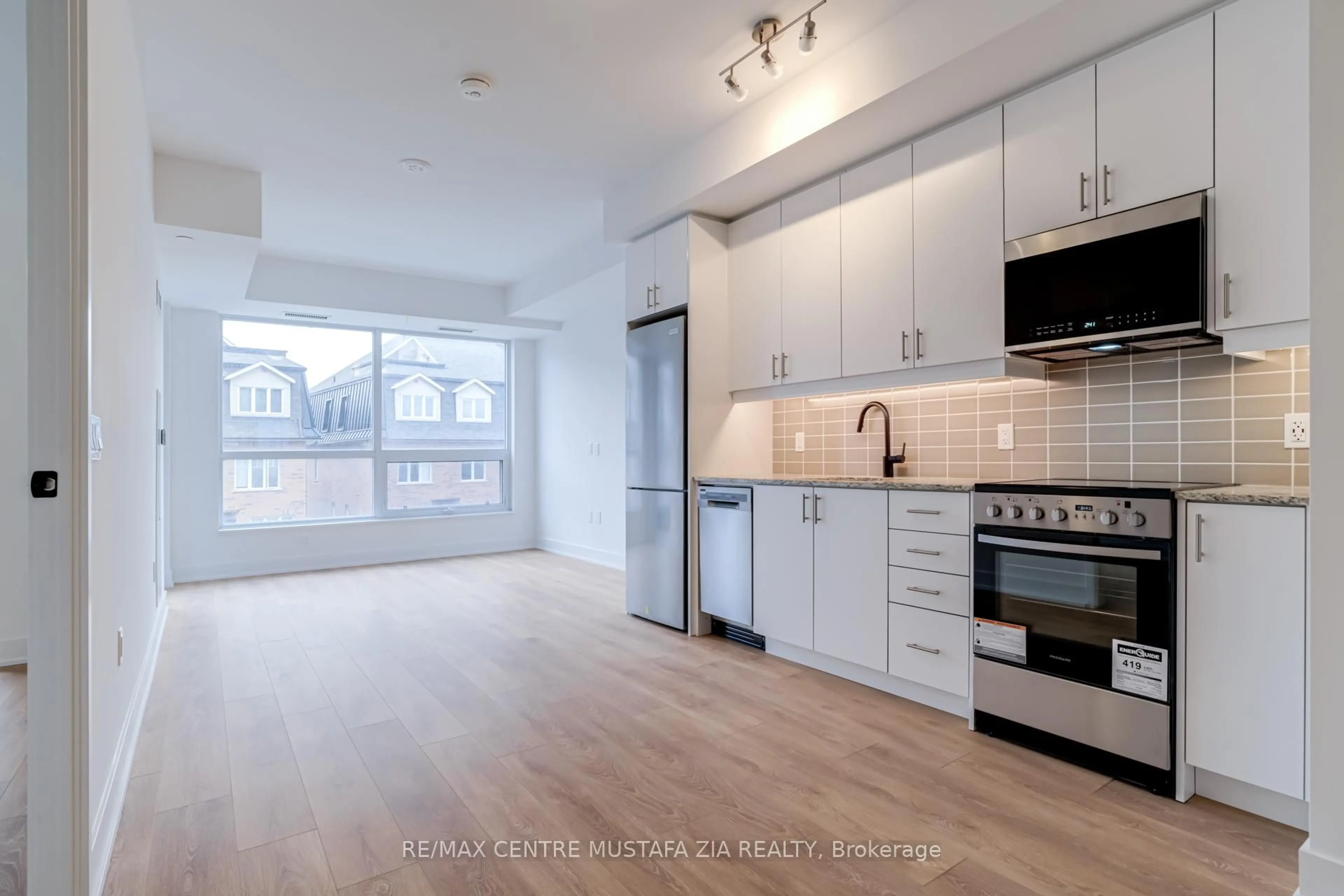 Open concept kitchen, unknown for 2343 Khalsa Gate #316, Oakville Ontario L6M 0X1
