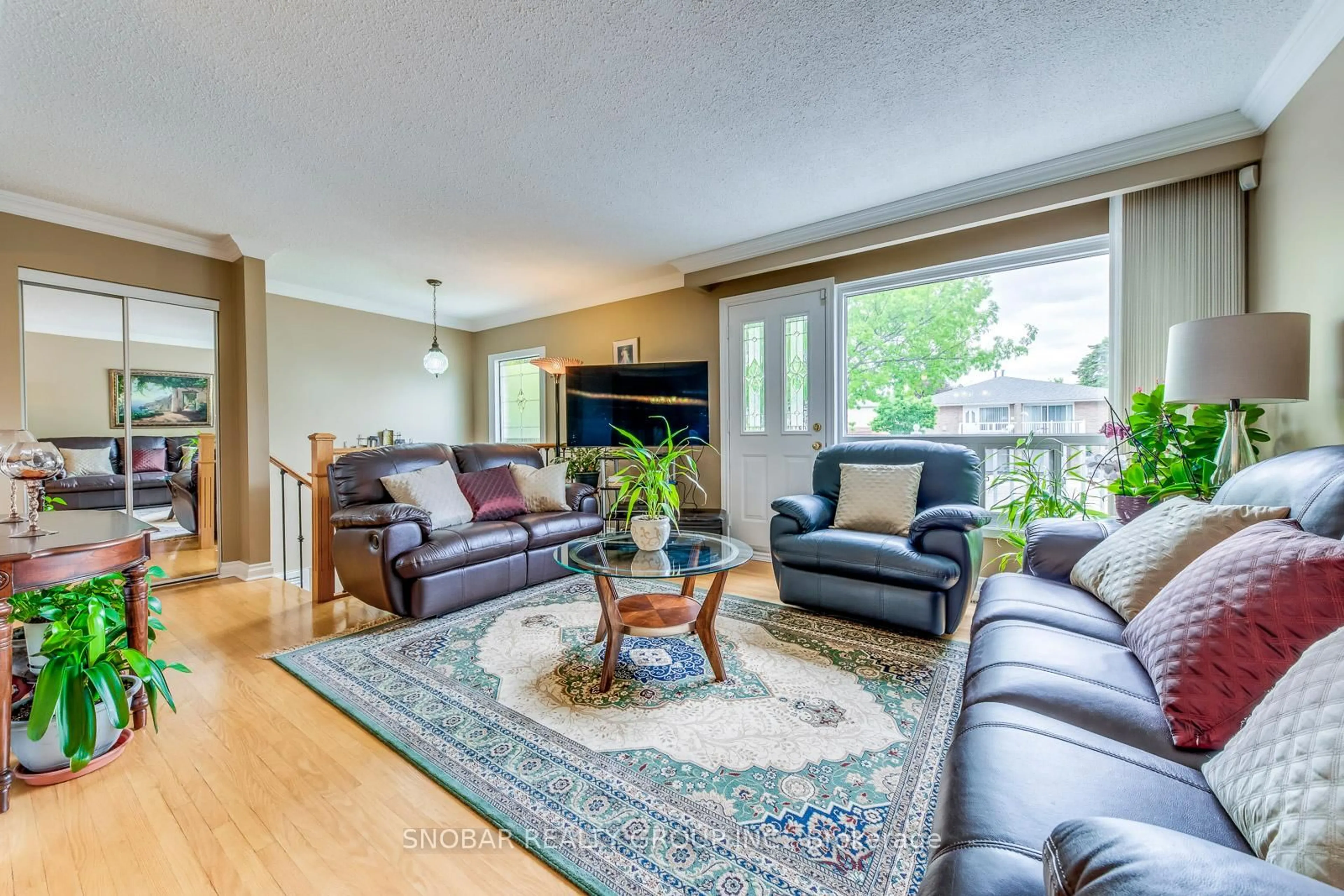 Living room with furniture, unknown for 3161 Rymal Rd, Mississauga Ontario L4Y 3B4