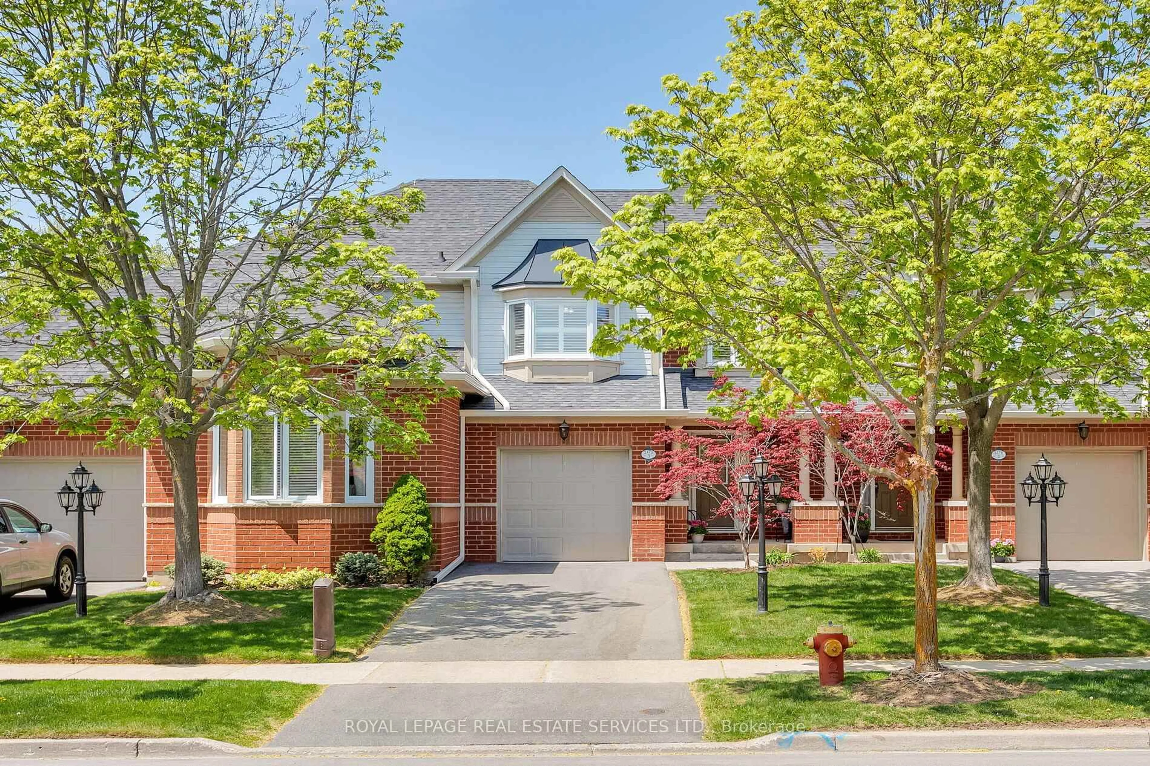 Home with brick exterior material, street for 2175 Country Club Dr #3, Burlington Ontario L7M 4H9