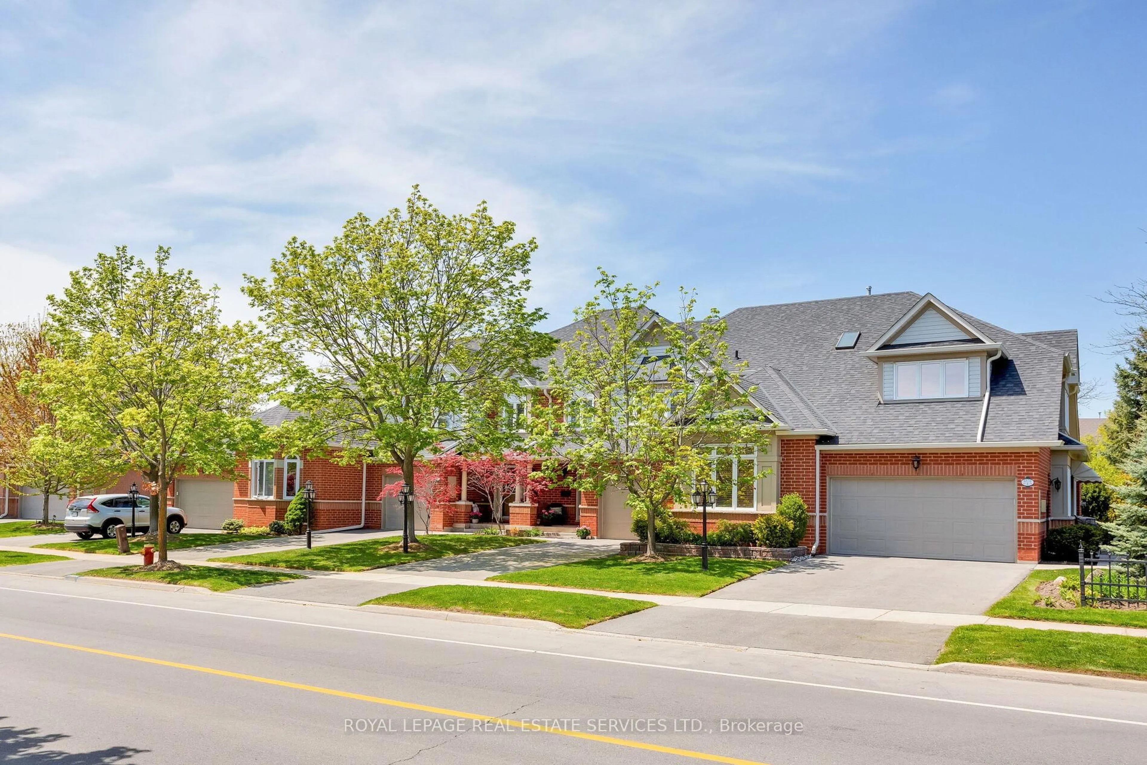 Home with brick exterior material, street for 2175 Country Club Dr #3, Burlington Ontario L7M 4H9