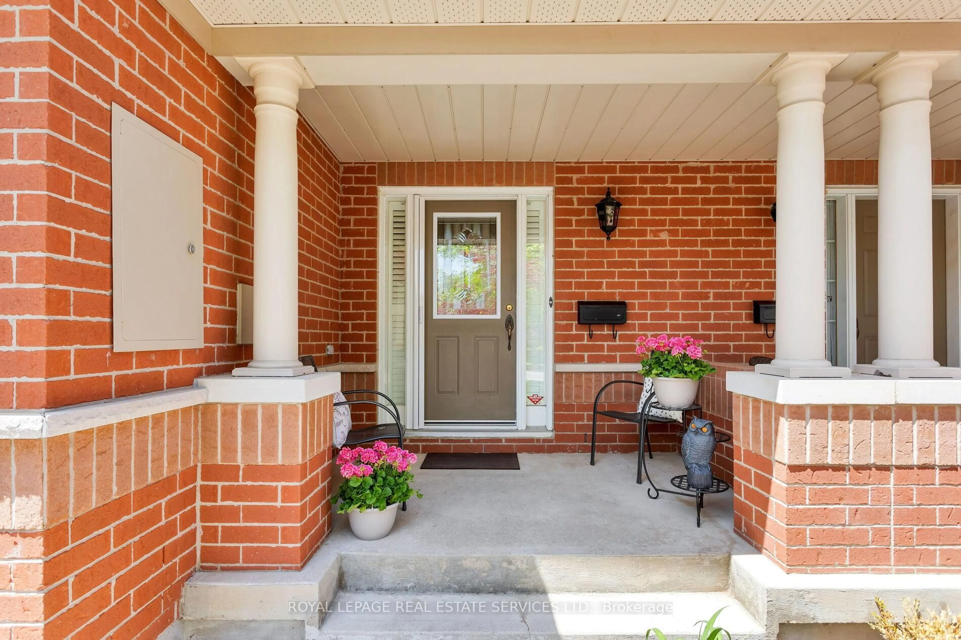 Home with brick exterior material, street for 2175 Country Club Dr #3, Burlington Ontario L7M 4H9