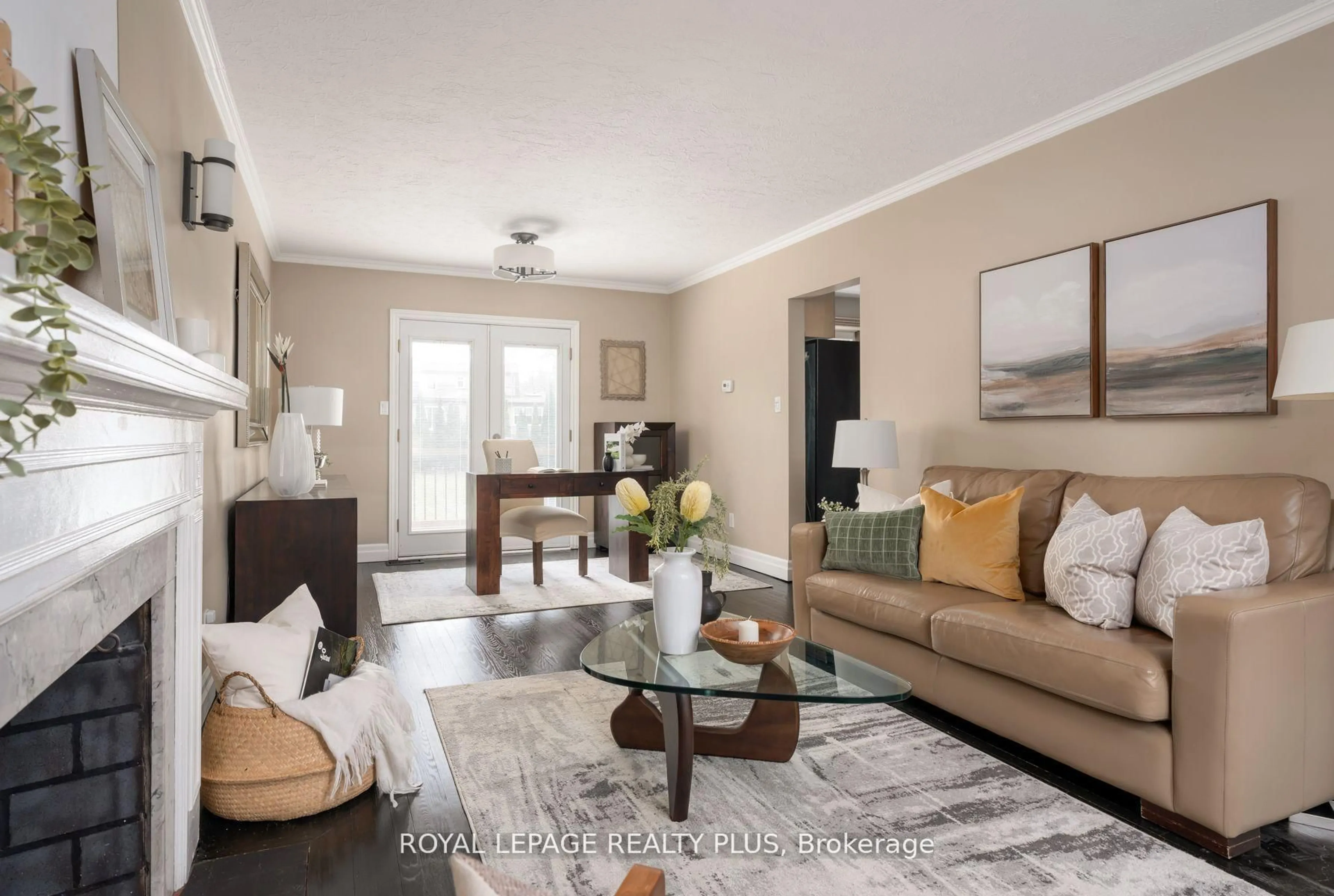 Living room with furniture, unknown for 2034 Harvest Dr, Mississauga Ontario L4Y 1T6