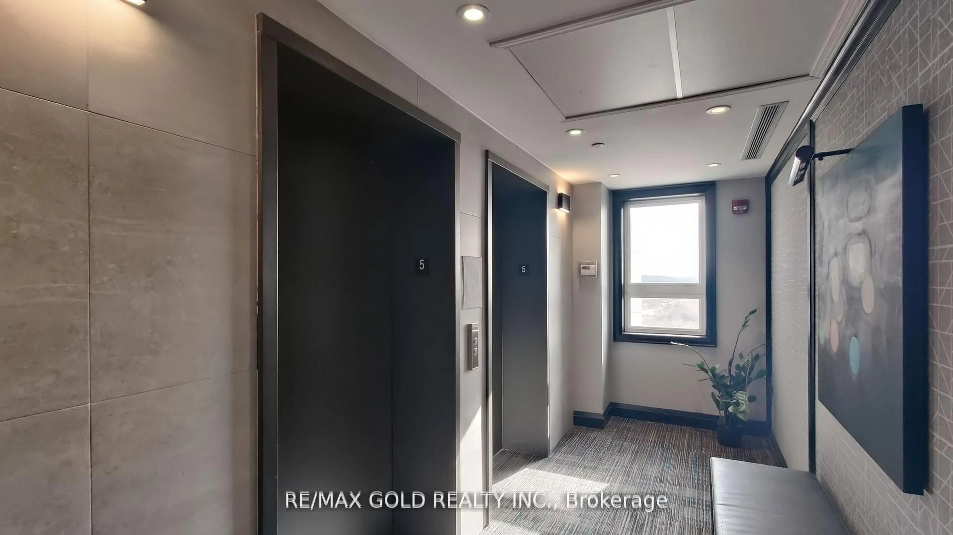 Indoor foyer for 200 Lagerfeld Dr #521, Brampton Ontario L7A 5G5