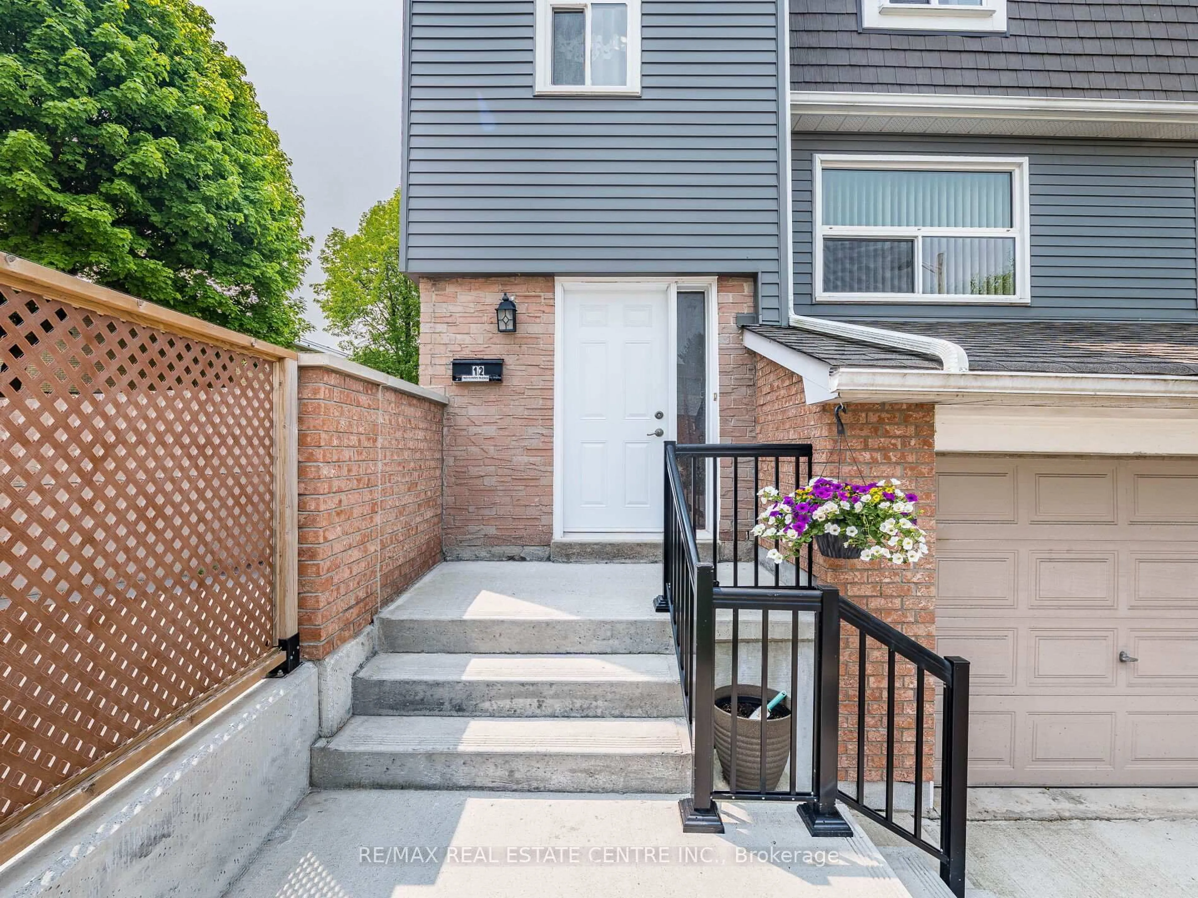 Unknown for 1050 Shawnmarr Rd ##12, Mississauga Ontario L5H 3V1
