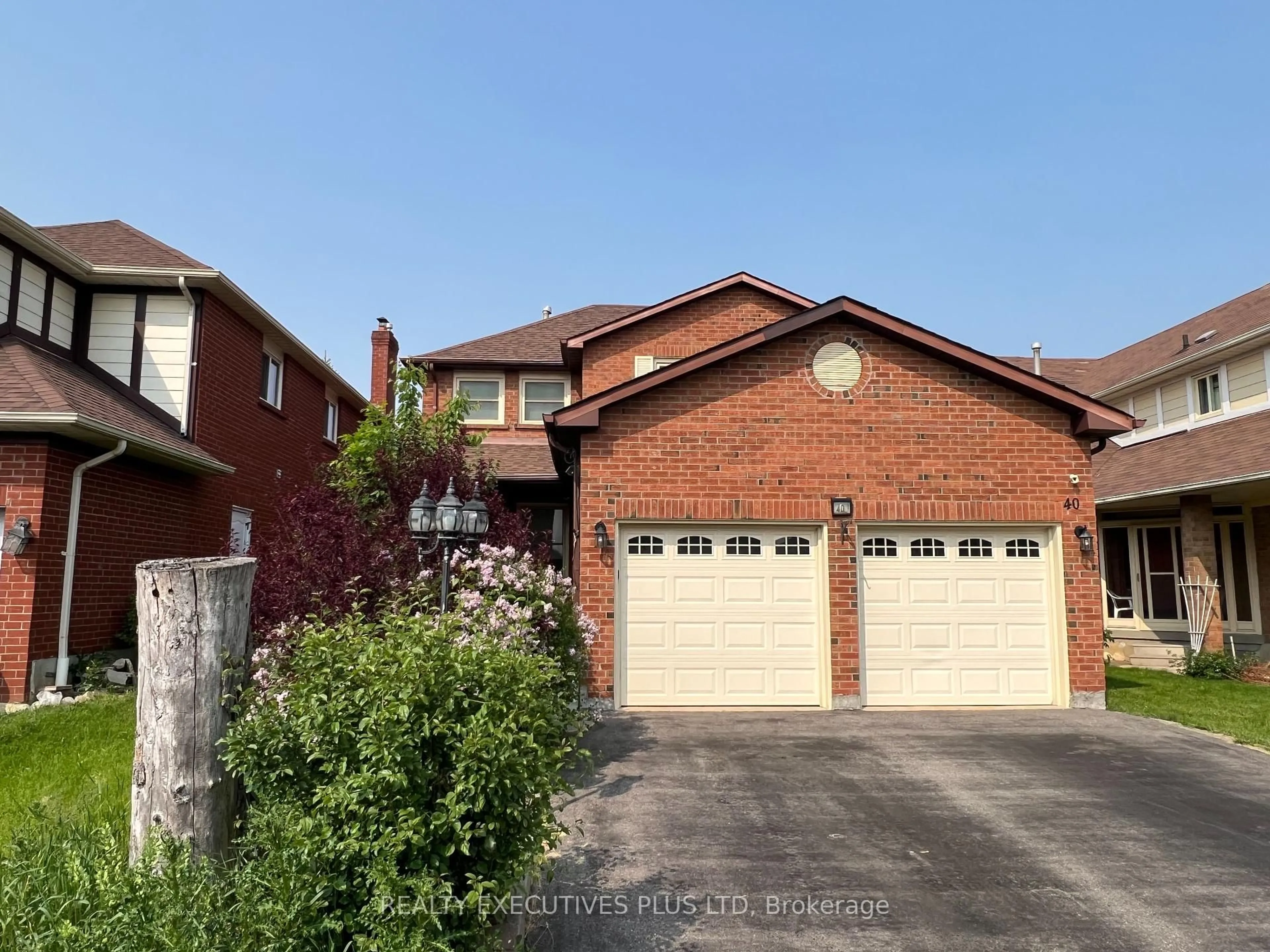 Home with brick exterior material, street for 40 Lord Simcoe Dr, Brampton Ontario L6S 5H3