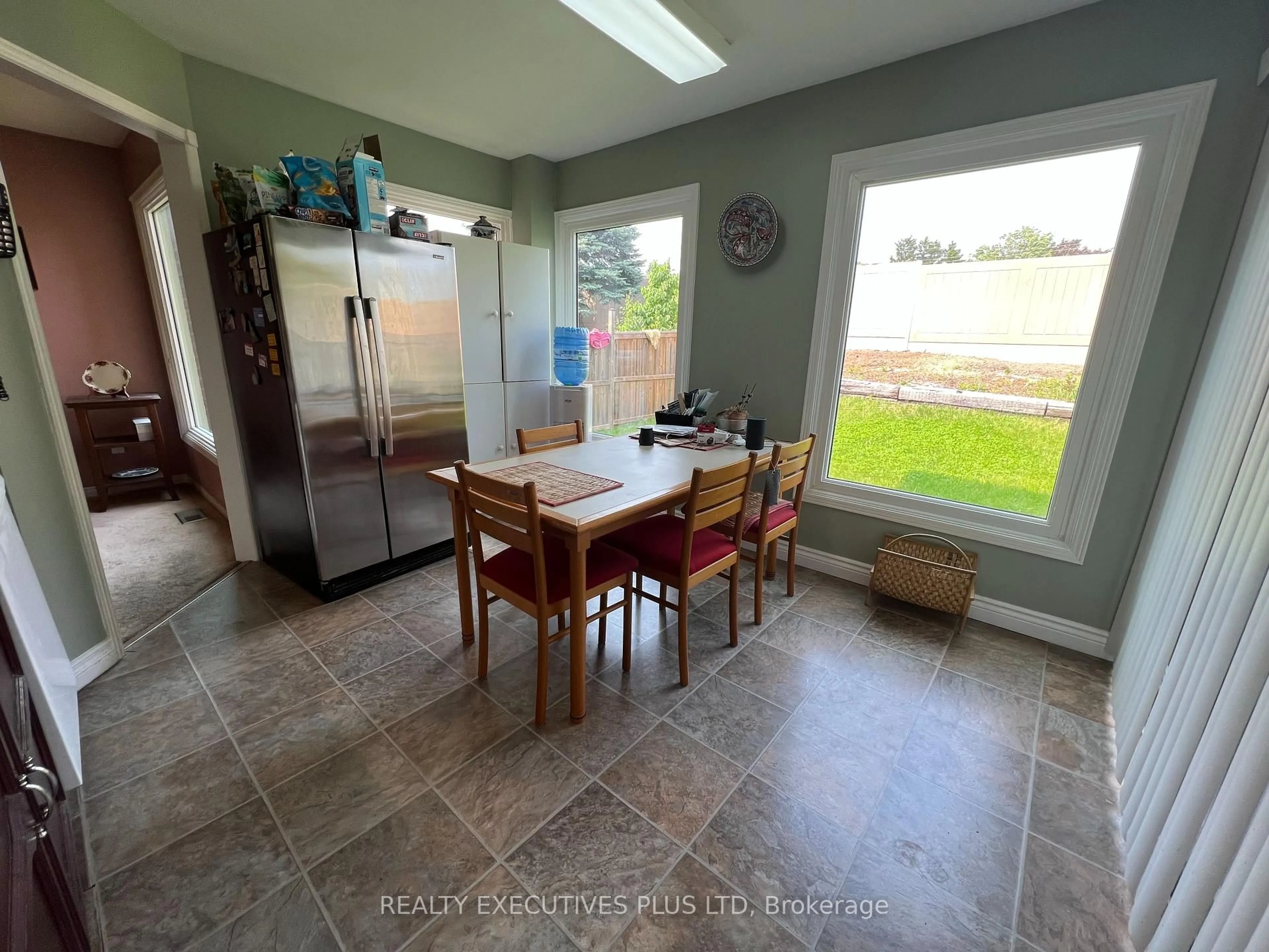 Dining room, ceramic/tile floor for 40 Lord Simcoe Dr, Brampton Ontario L6S 5H3