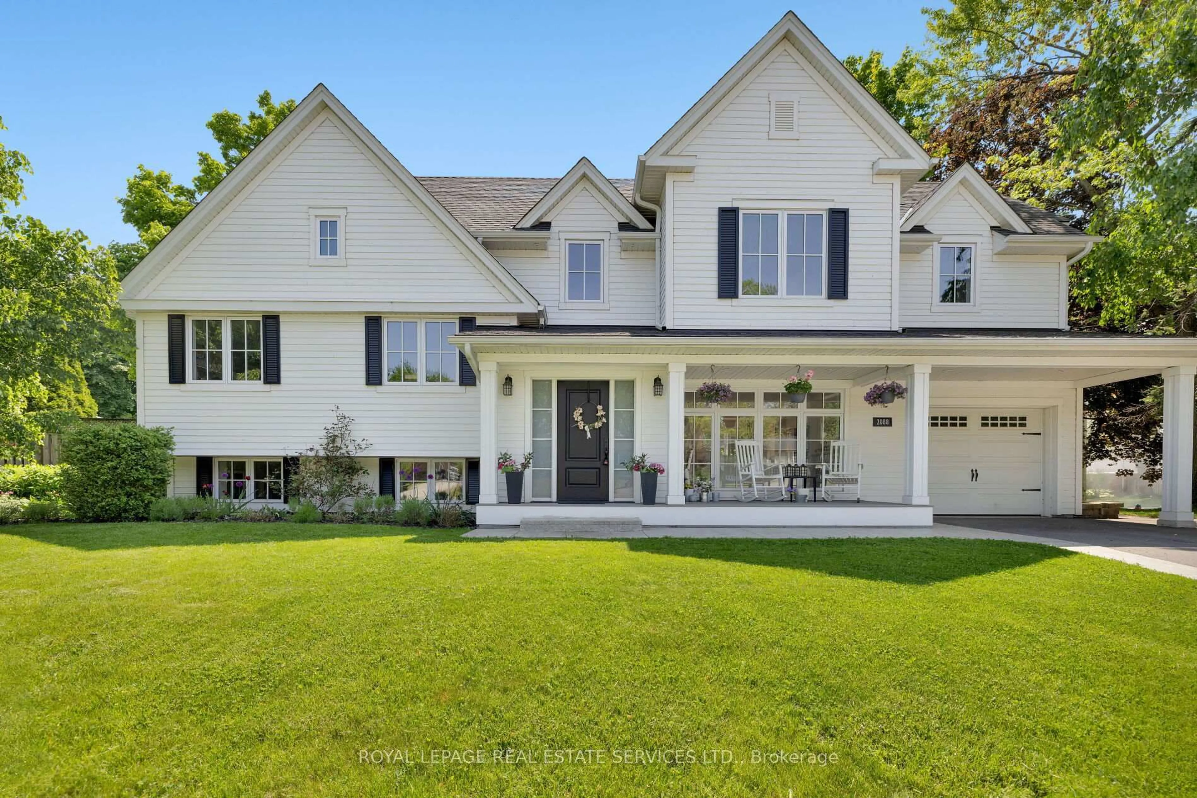 Home with vinyl exterior material, unknown for 2088 Saxon Rd, Oakville Ontario L6L 2V2