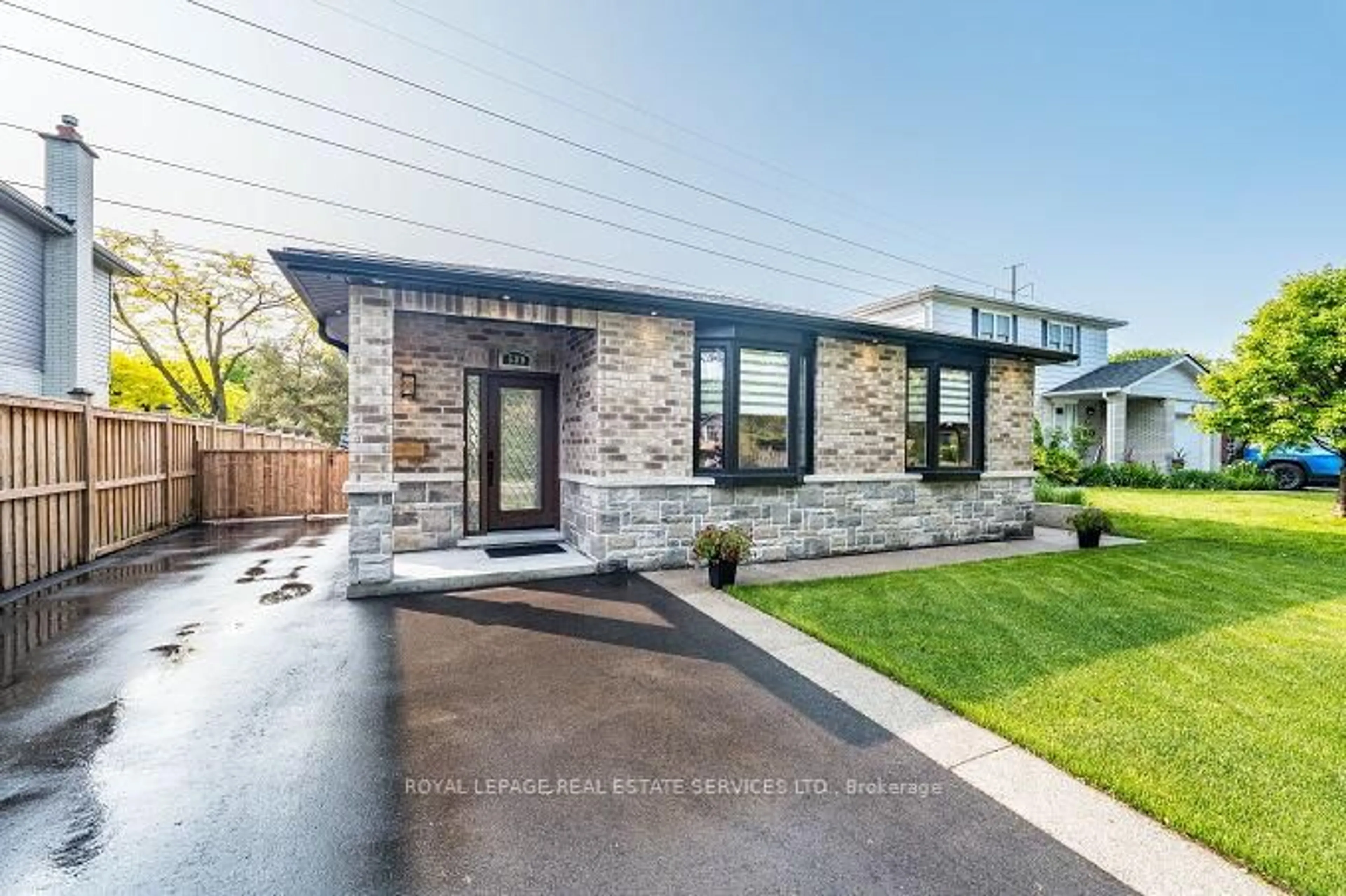 Home with brick exterior material, street for 500 Chantenay Dr, Mississauga Ontario L5A 1G2