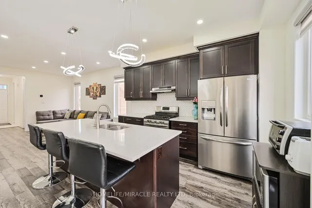 Additional image 37 of 896 Sumac Cres