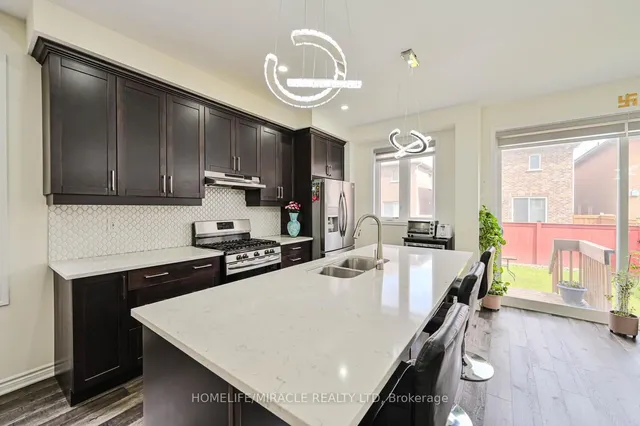 Additional image 36 of 896 Sumac Cres