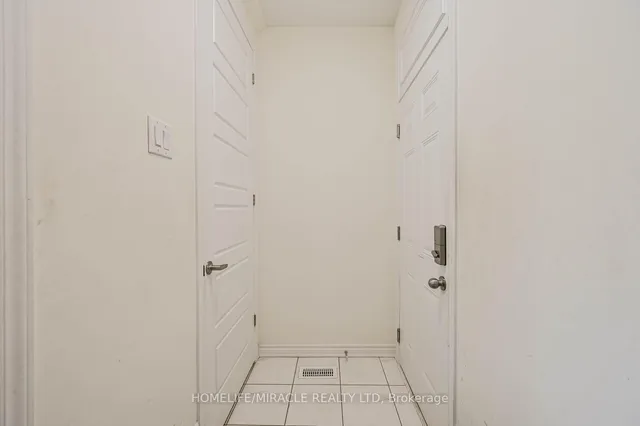 Additional image 32 of 896 Sumac Cres