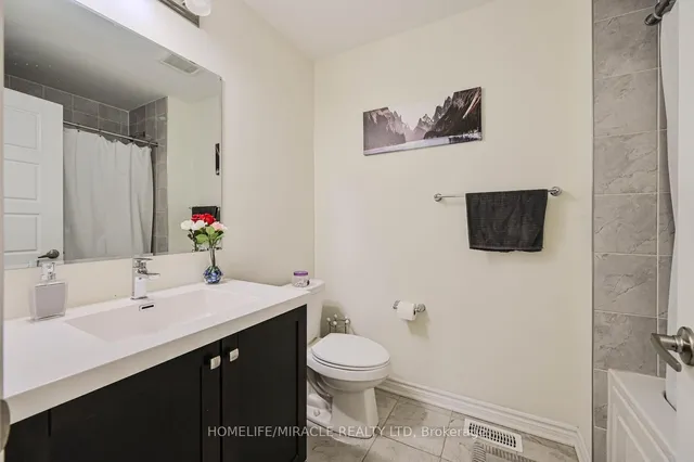 Additional image 6 of 896 Sumac Cres