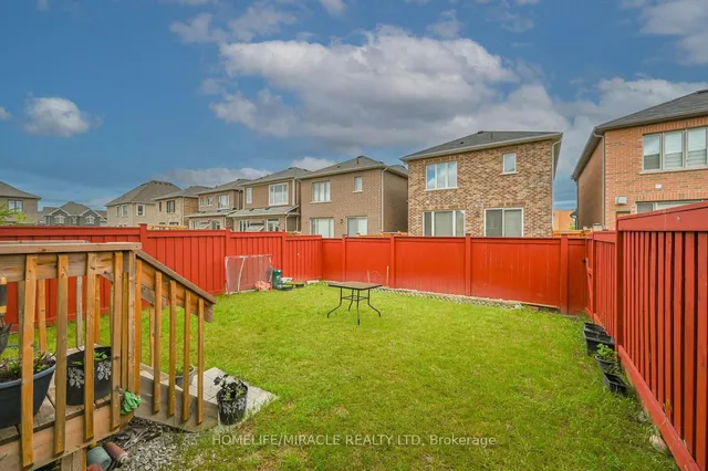Additional image 2 of 896 Sumac Cres