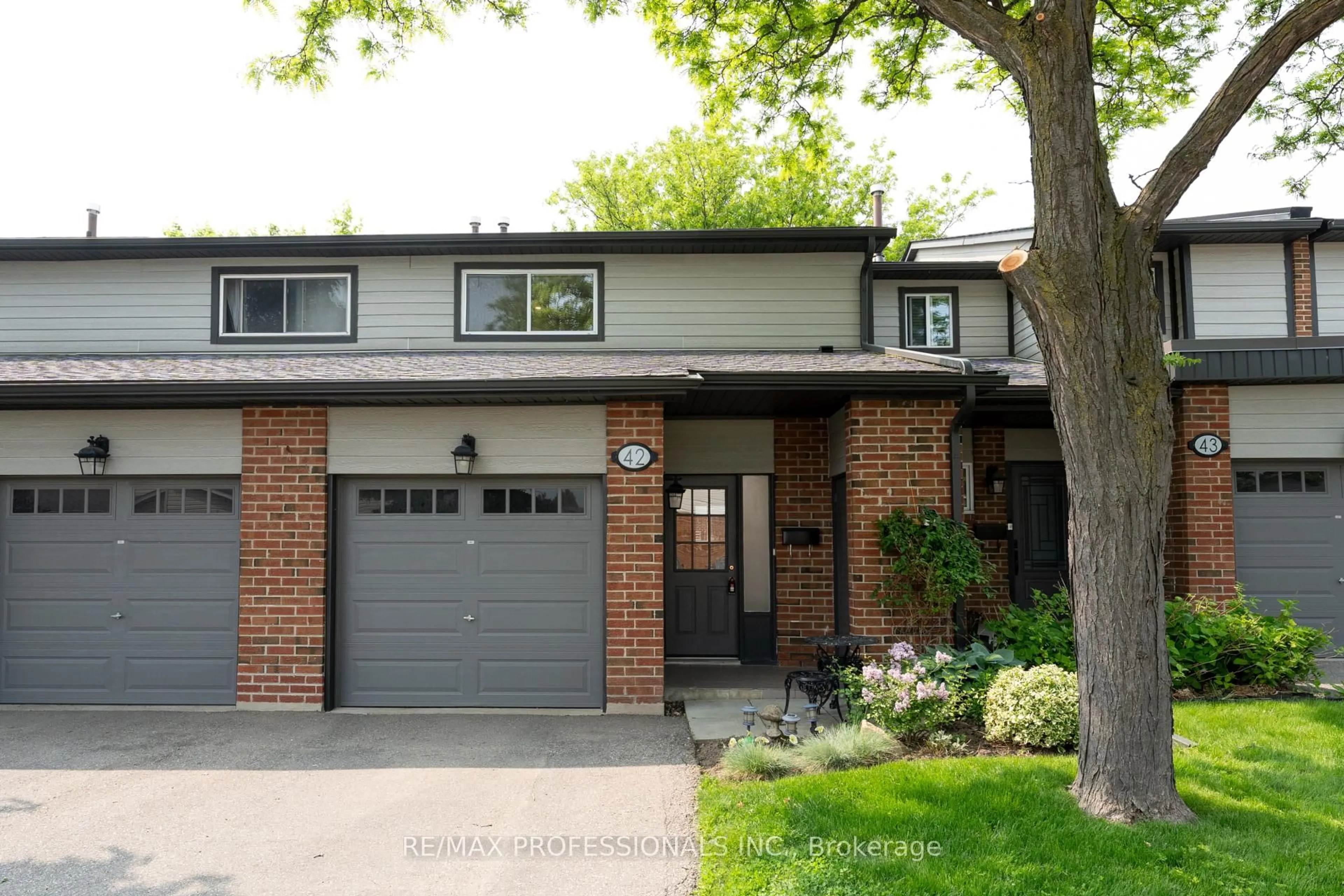 Home with brick exterior material, street for 525 Meadows Blvd #42, Mississauga Ontario L4Z 1H2