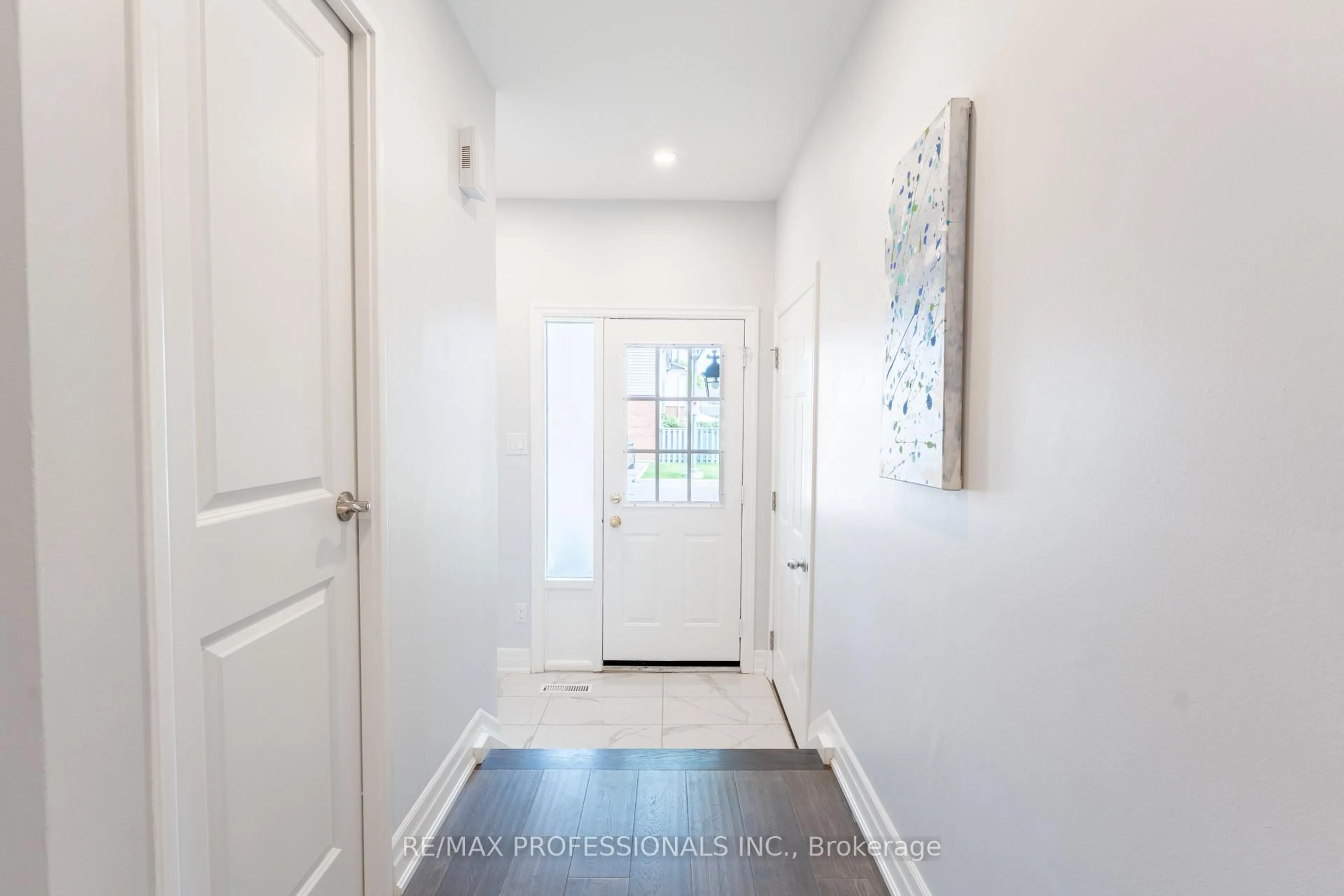 Indoor entryway for 525 Meadows Blvd #42, Mississauga Ontario L4Z 1H2