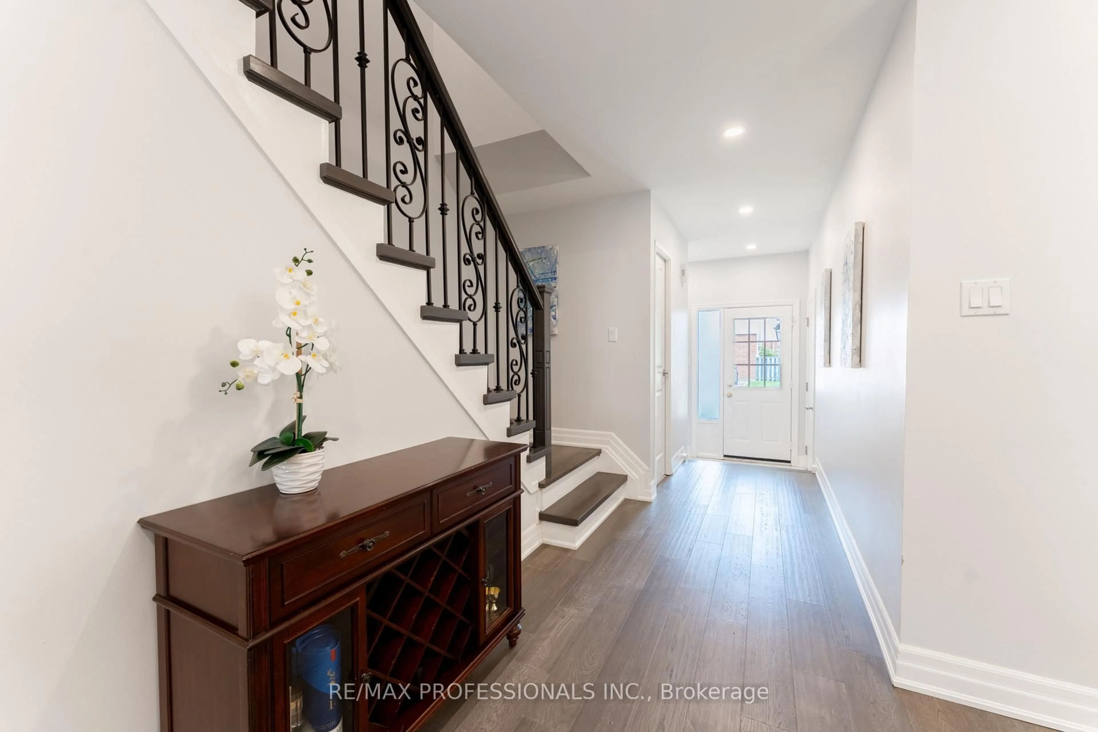 Indoor entryway for 525 Meadows Blvd #42, Mississauga Ontario L4Z 1H2