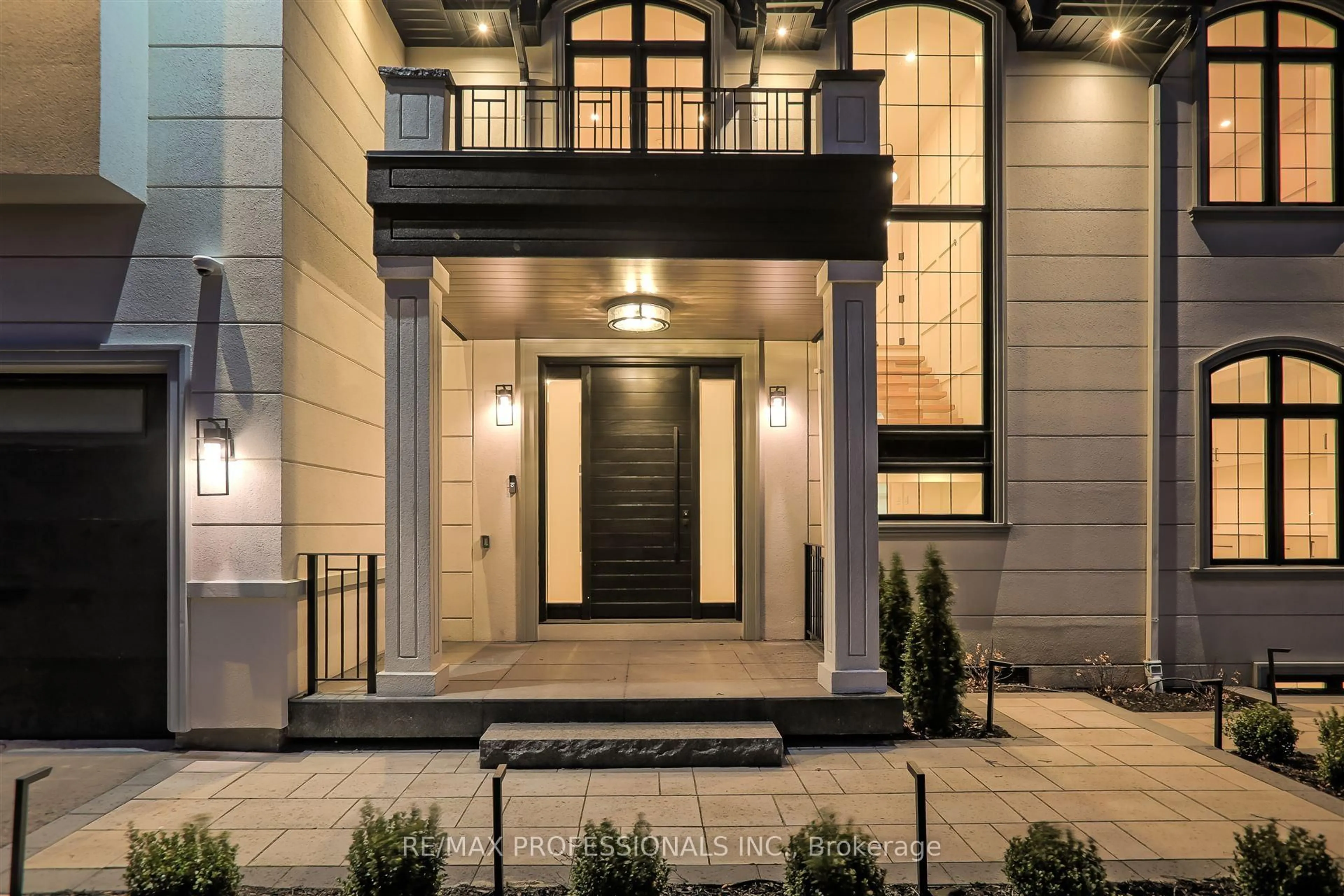 Indoor entryway for 7 Farningham Cres, Toronto Ontario M9B 3B4