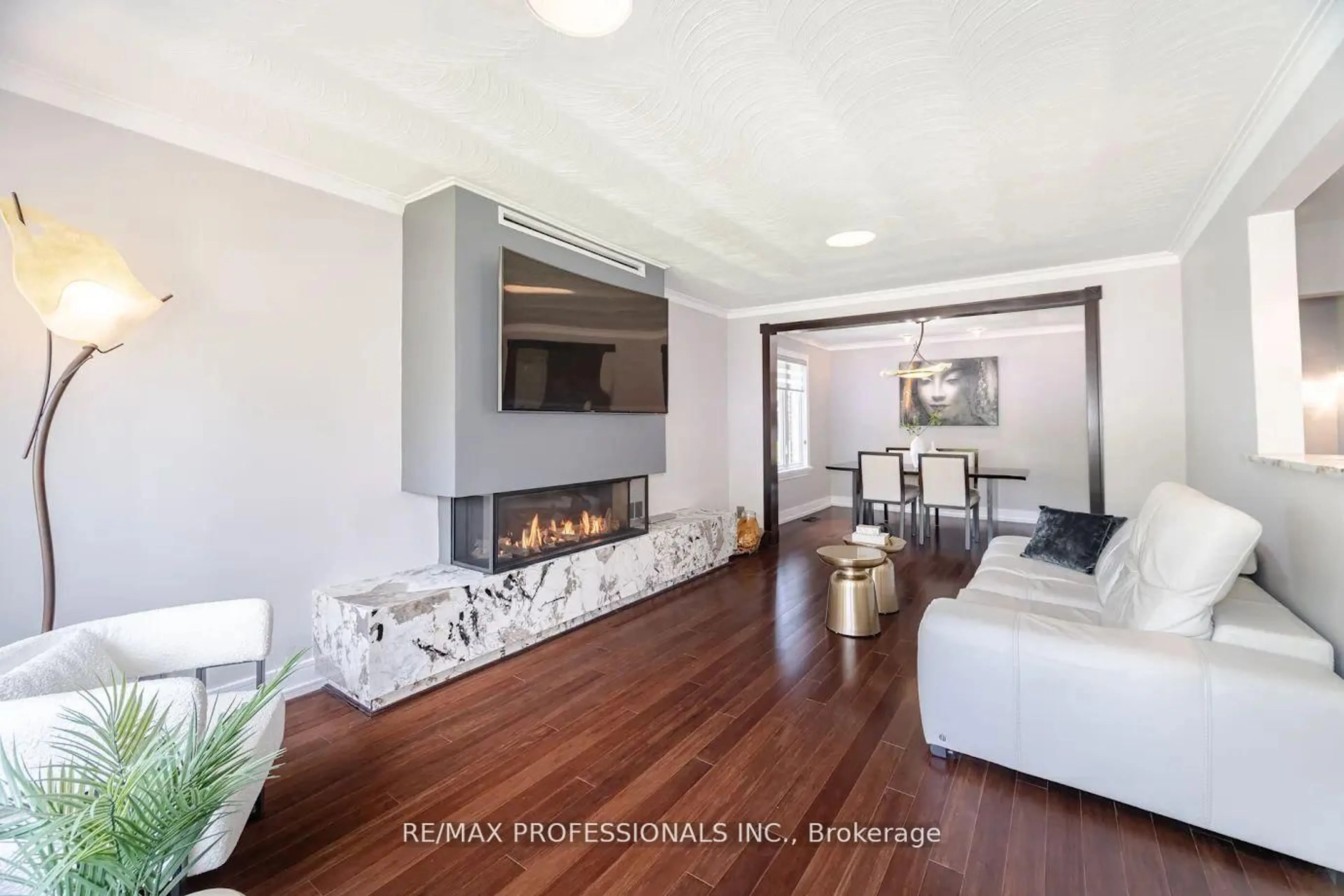 Living room with furniture, unknown for 39 Old Oak Rd, Toronto Ontario M9A 2W1