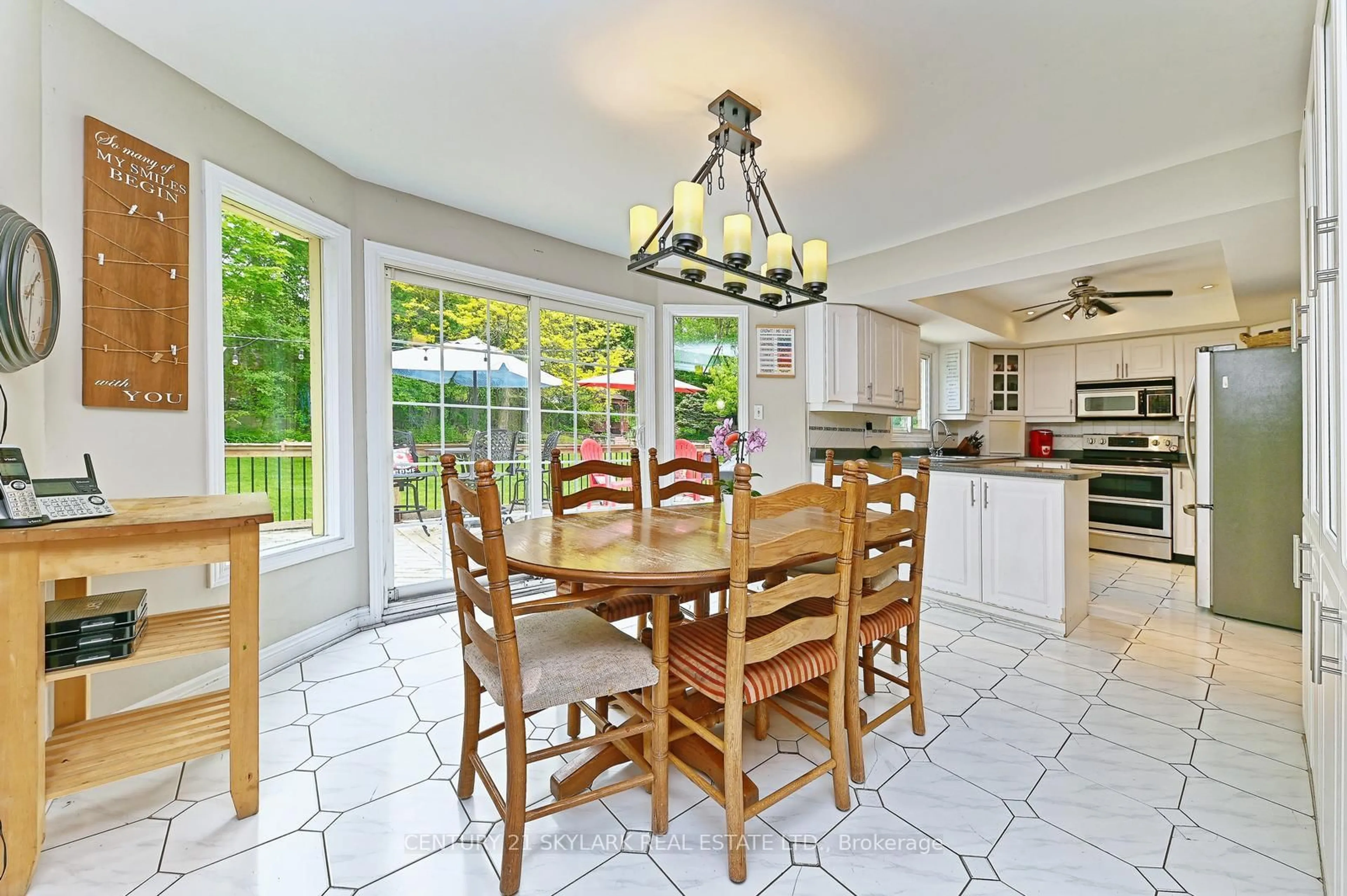 Open concept kitchen, ceramic/tile floor for 33 Hathaway Crt, Caledon Ontario L7E 5W2