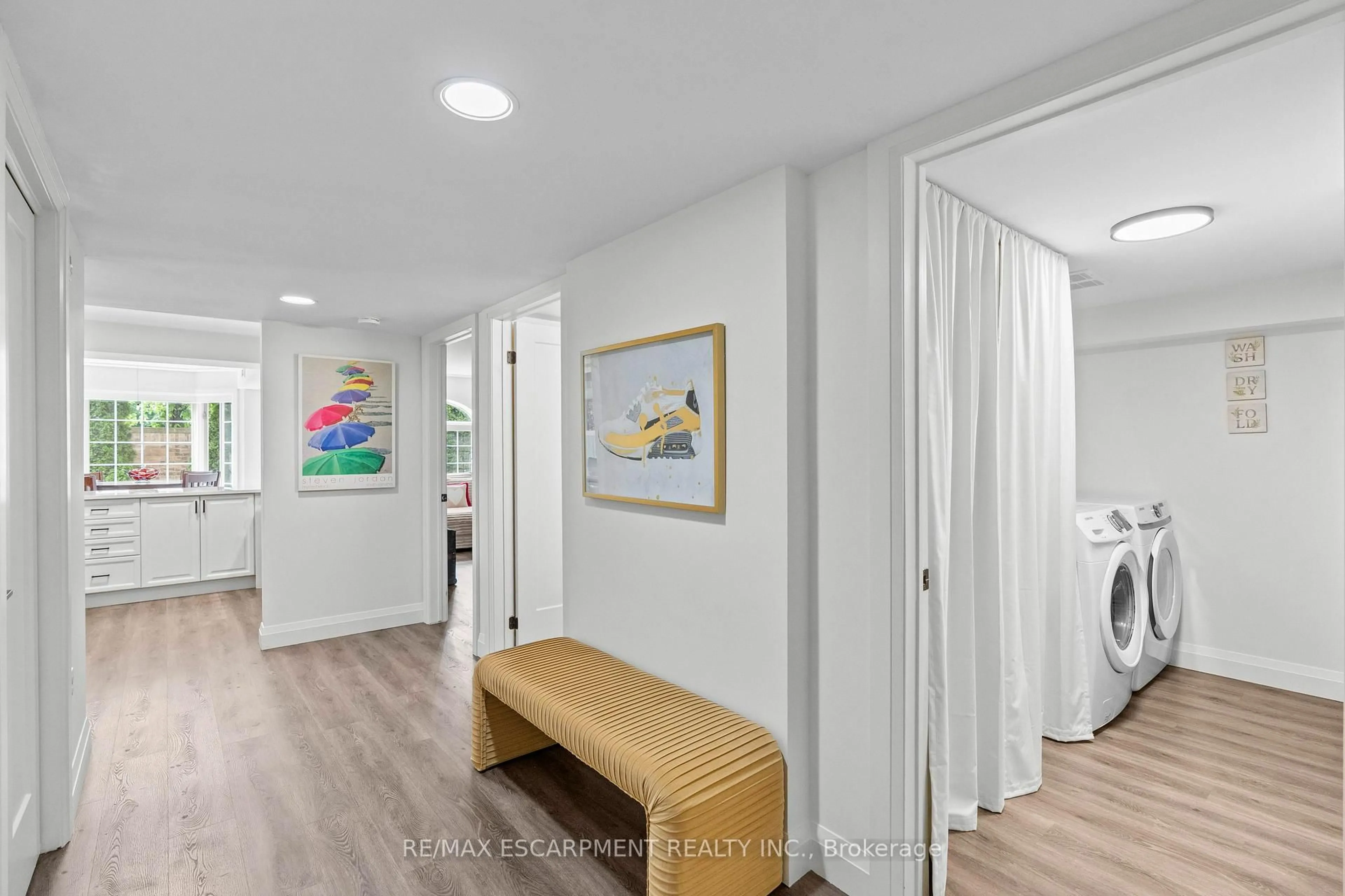 Indoor entryway for 216 A Plains Rd #E101, Burlington Ontario L7T 4M3