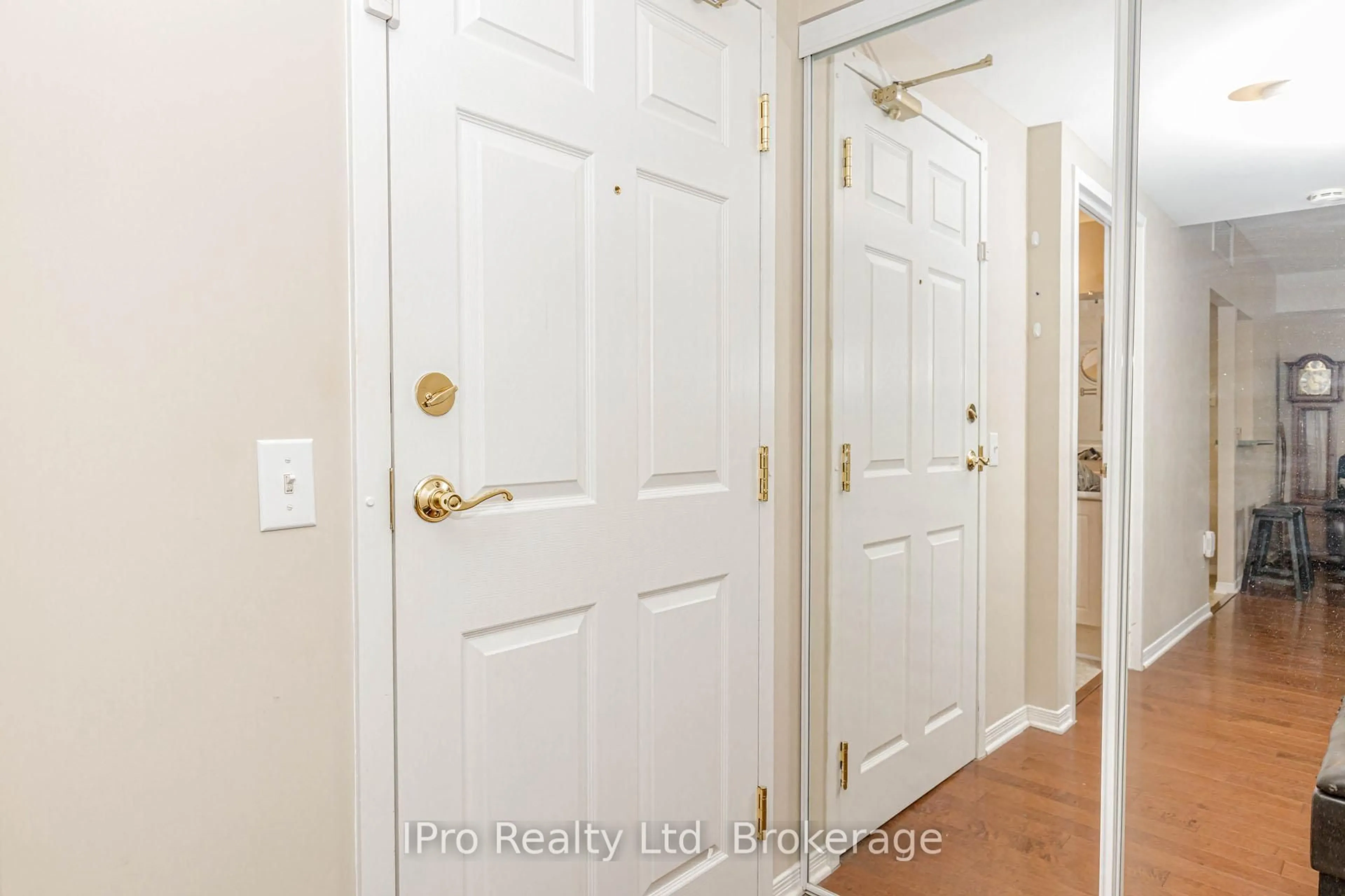 Indoor entryway for 137 Martin St #403, Milton Ontario L9T 5H4