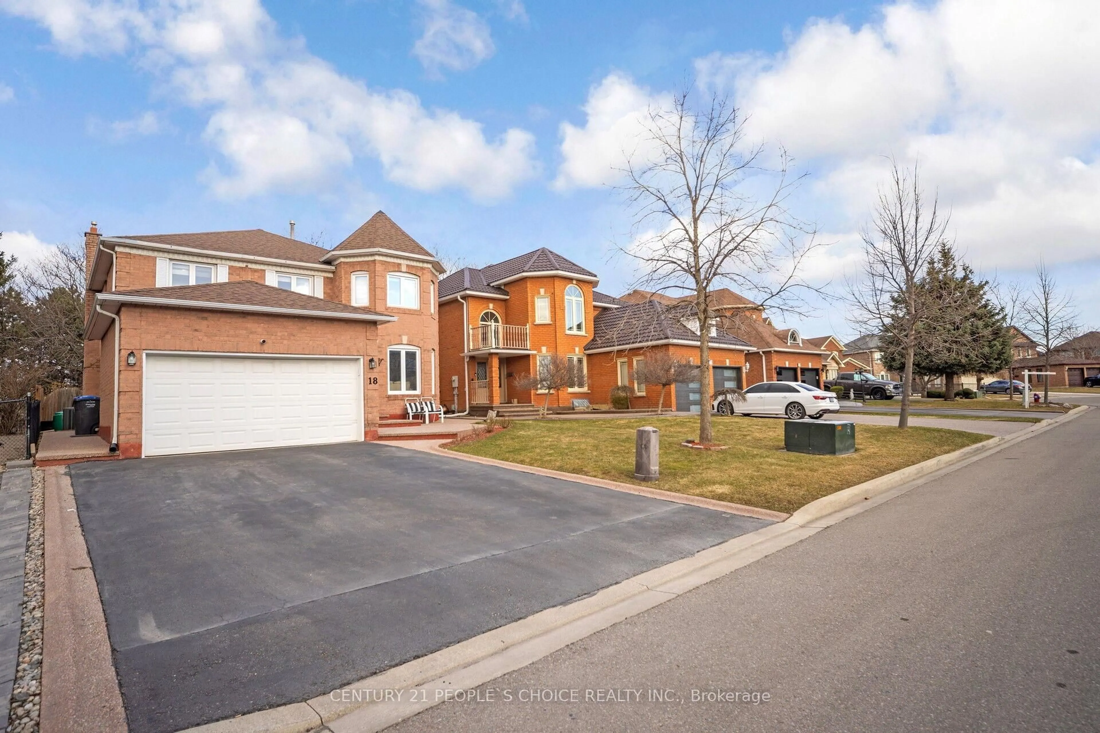 A pic from outside/outdoor area/front of a property/back of a property/a pic from drone, street for 18 BLACKWELL Pl, Brampton Ontario L6W 4M2