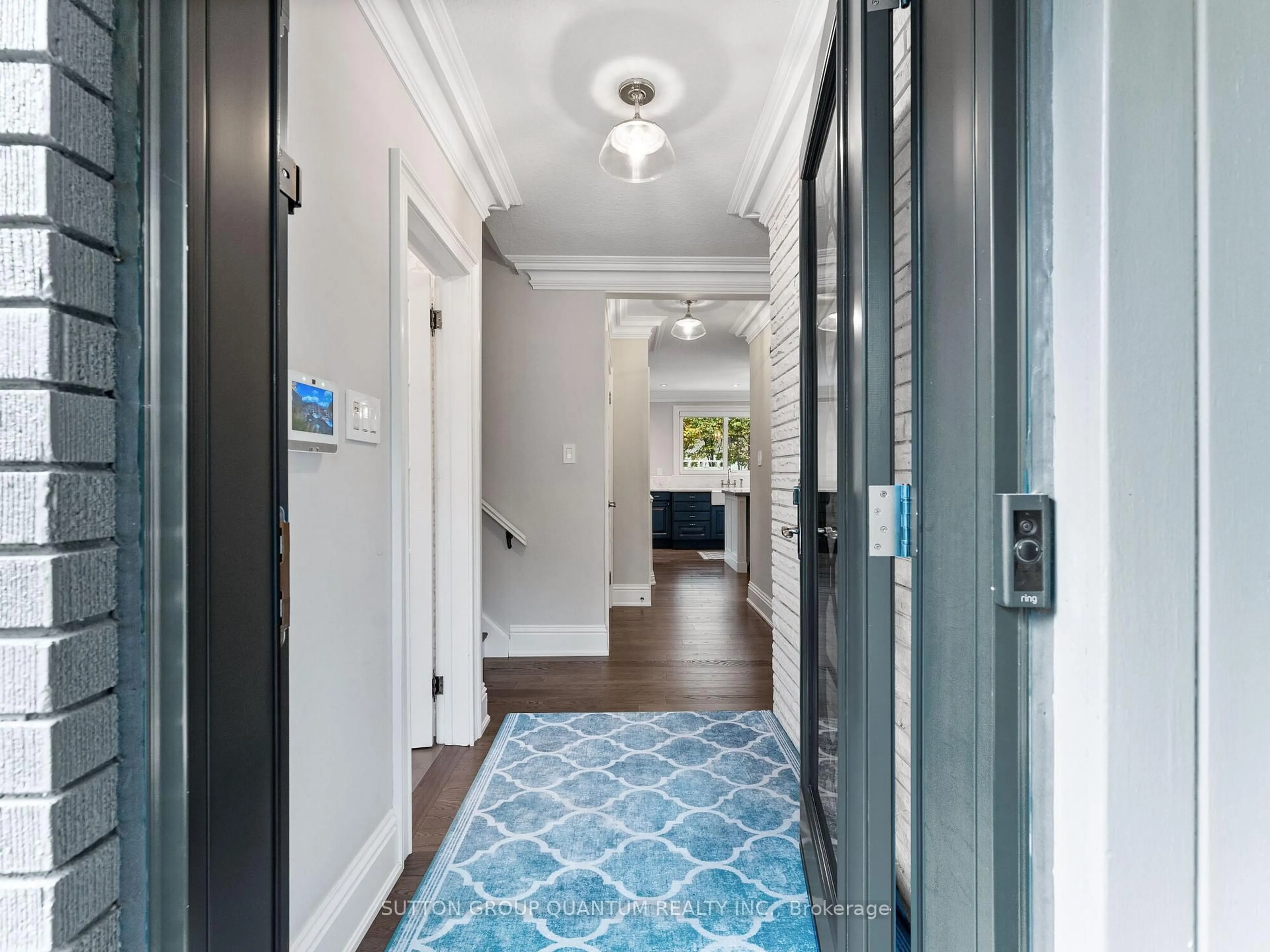Indoor entryway for 569 Indian Rd, Mississauga Ontario L5H 1R1