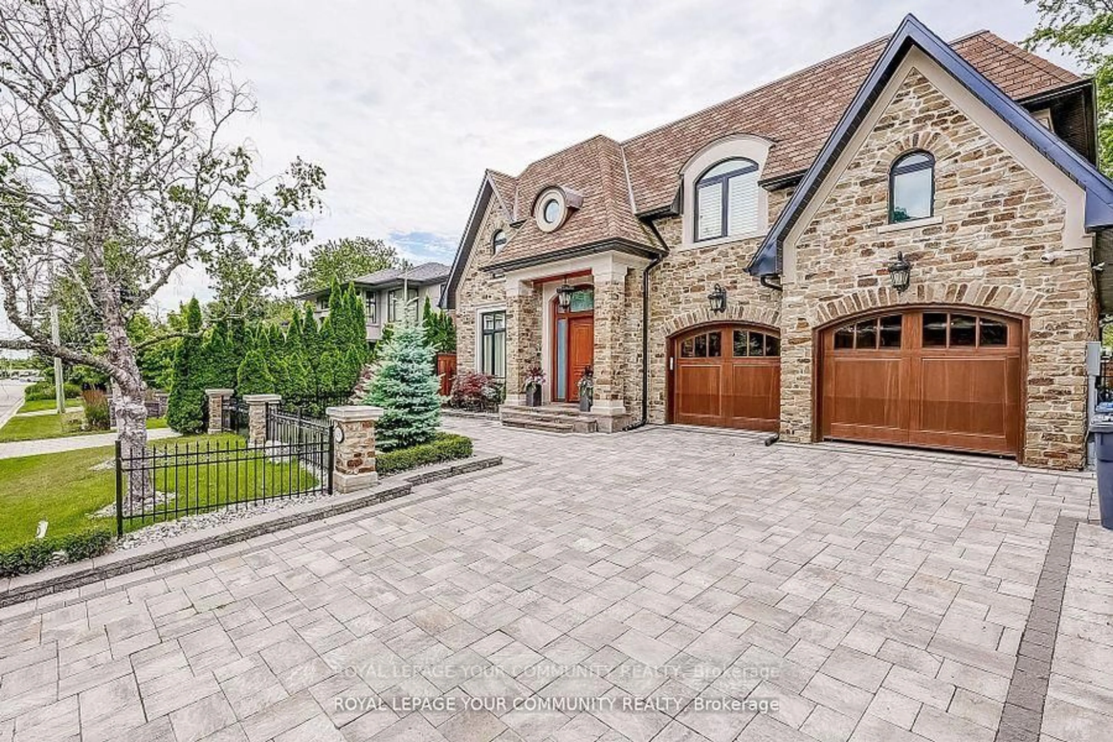 Home with brick exterior material, street for 1256 Mineola Gdns, Mississauga Ontario L5G 3Y3