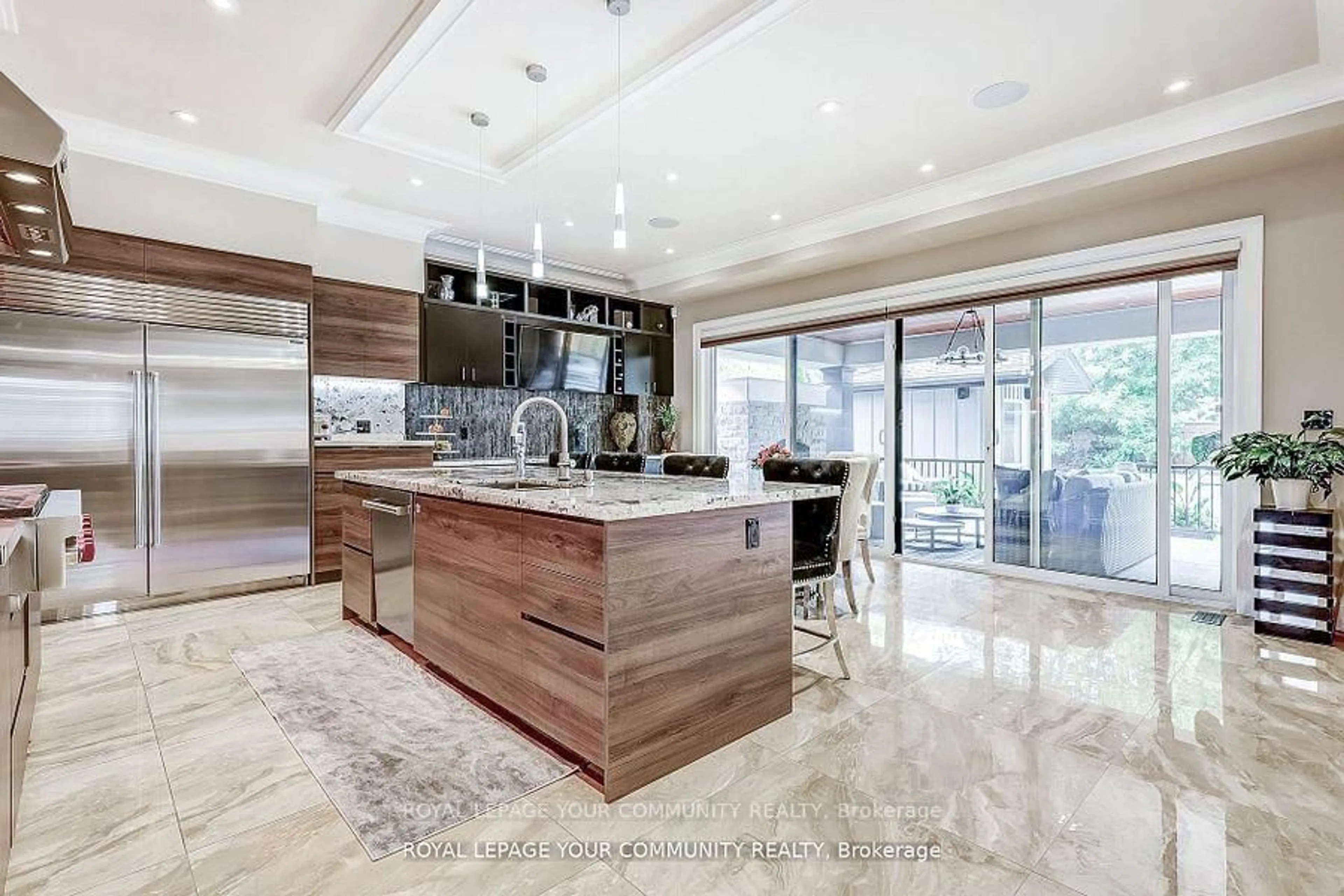 Contemporary kitchen, ceramic/tile floor for 1256 Mineola Gdns, Mississauga Ontario L5G 3Y3