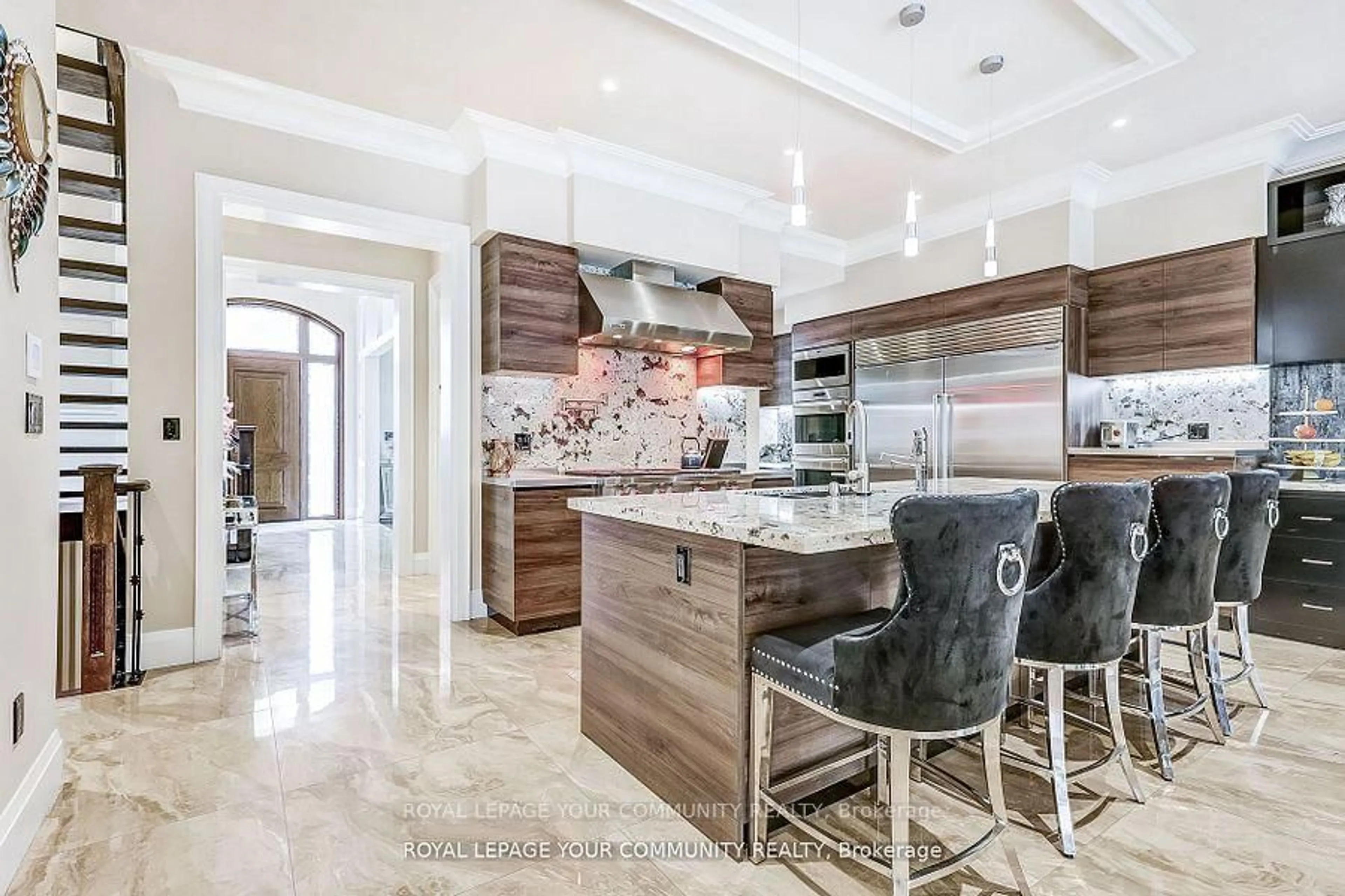 Contemporary kitchen, ceramic/tile floor for 1256 Mineola Gdns, Mississauga Ontario L5G 3Y3