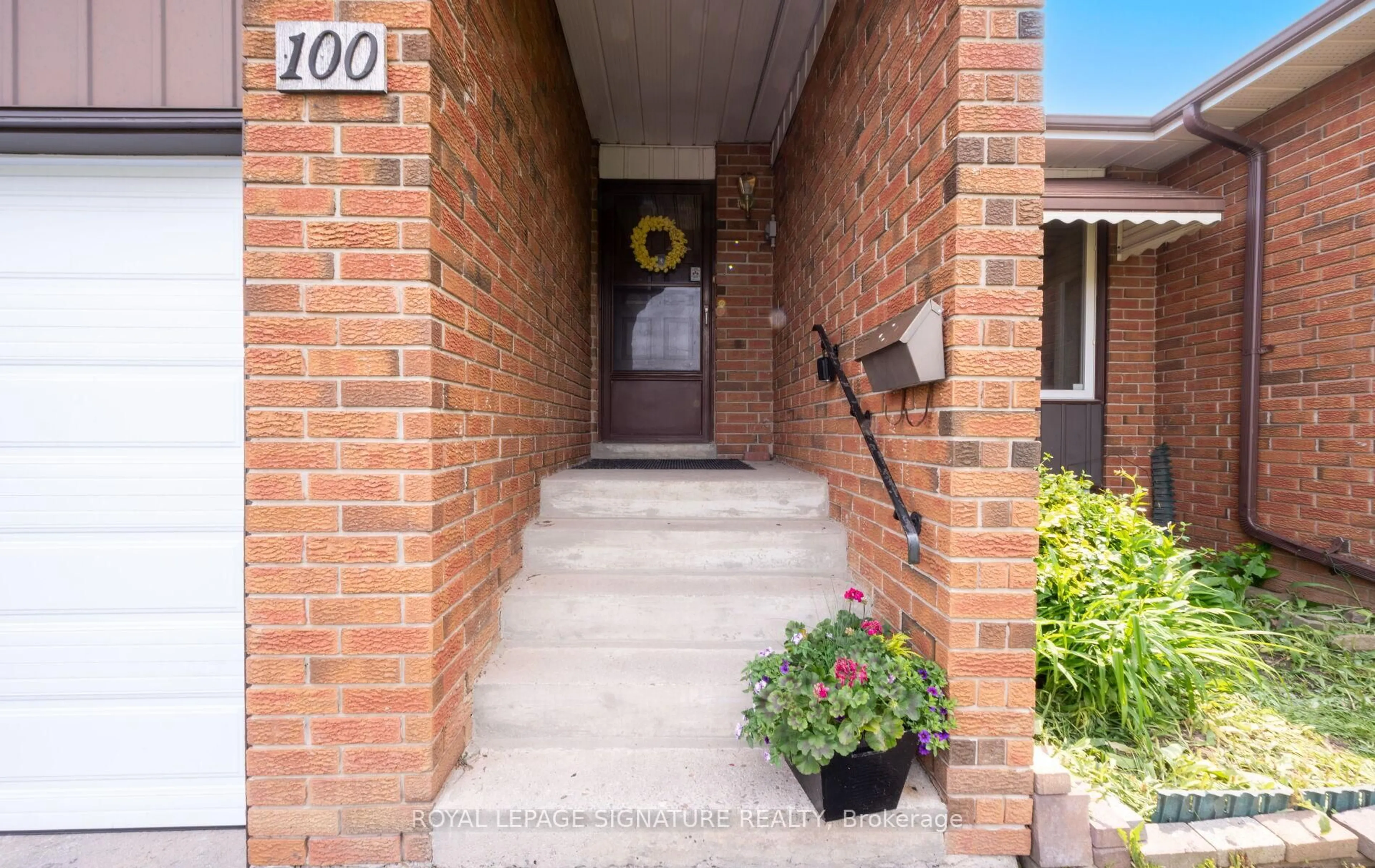 Unknown for 100 Madison St, Brampton Ontario L6S 3C5