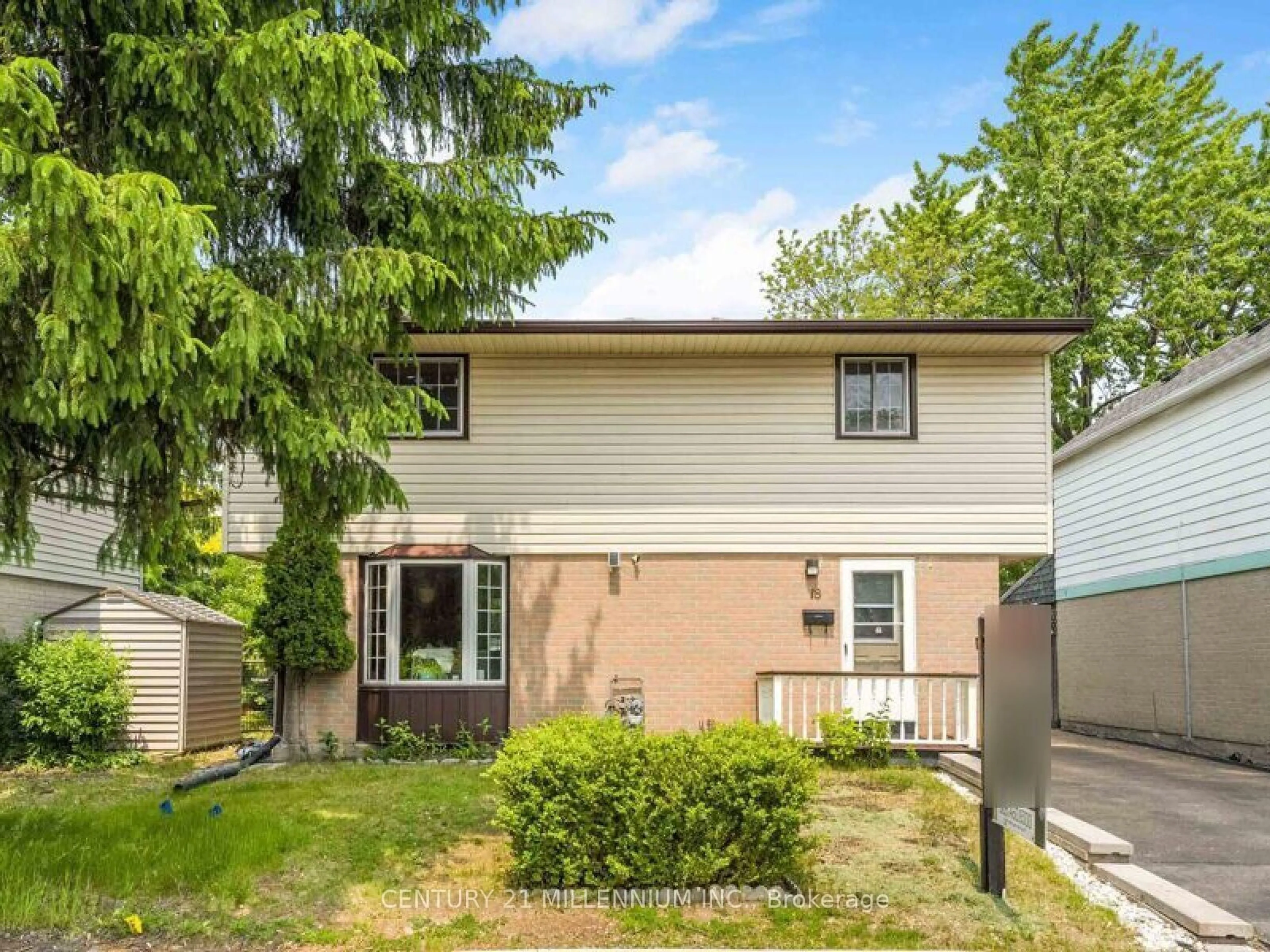 Unknown for 18 Greenhills Sq, Brampton Ontario L6S 2J4
