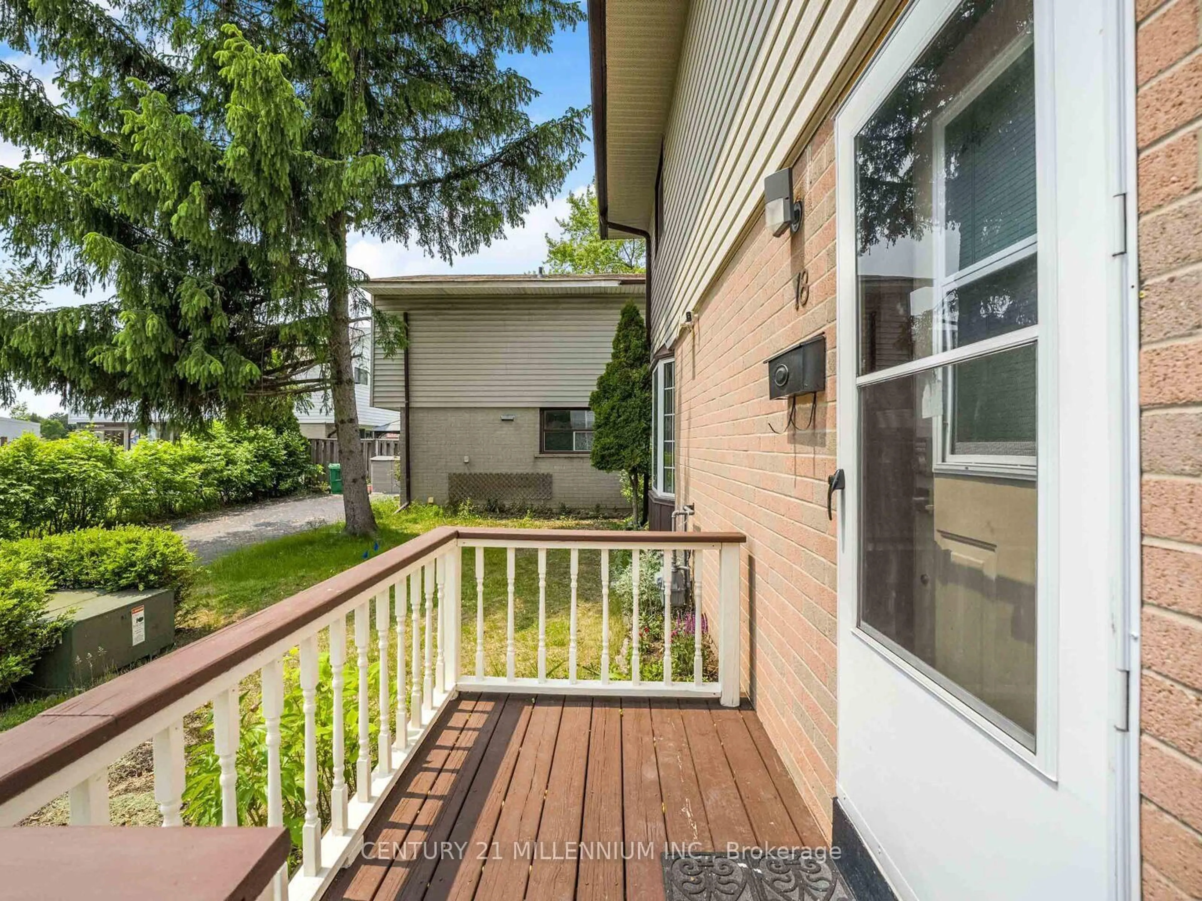 Unknown for 18 Greenhills Sq, Brampton Ontario L6S 2J4