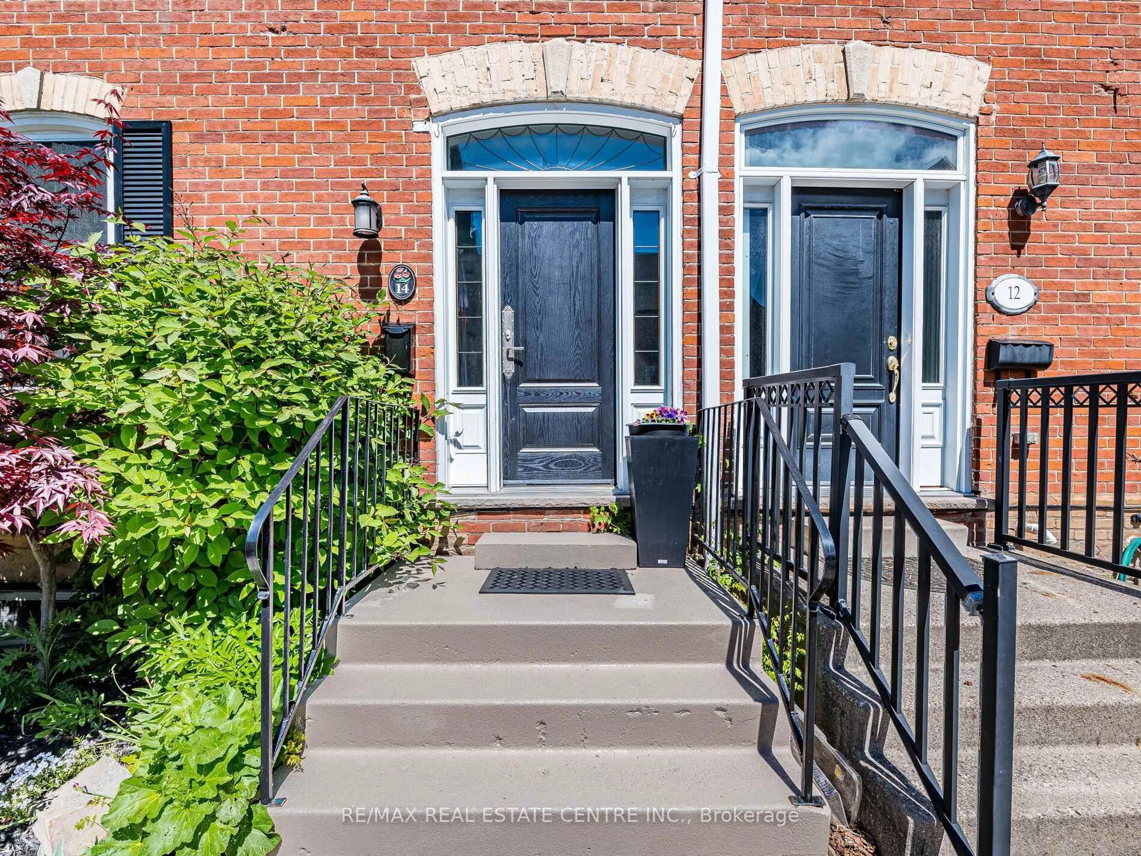 Indoor entryway for 14 Church St, Halton Hills Ontario L7G 2A2