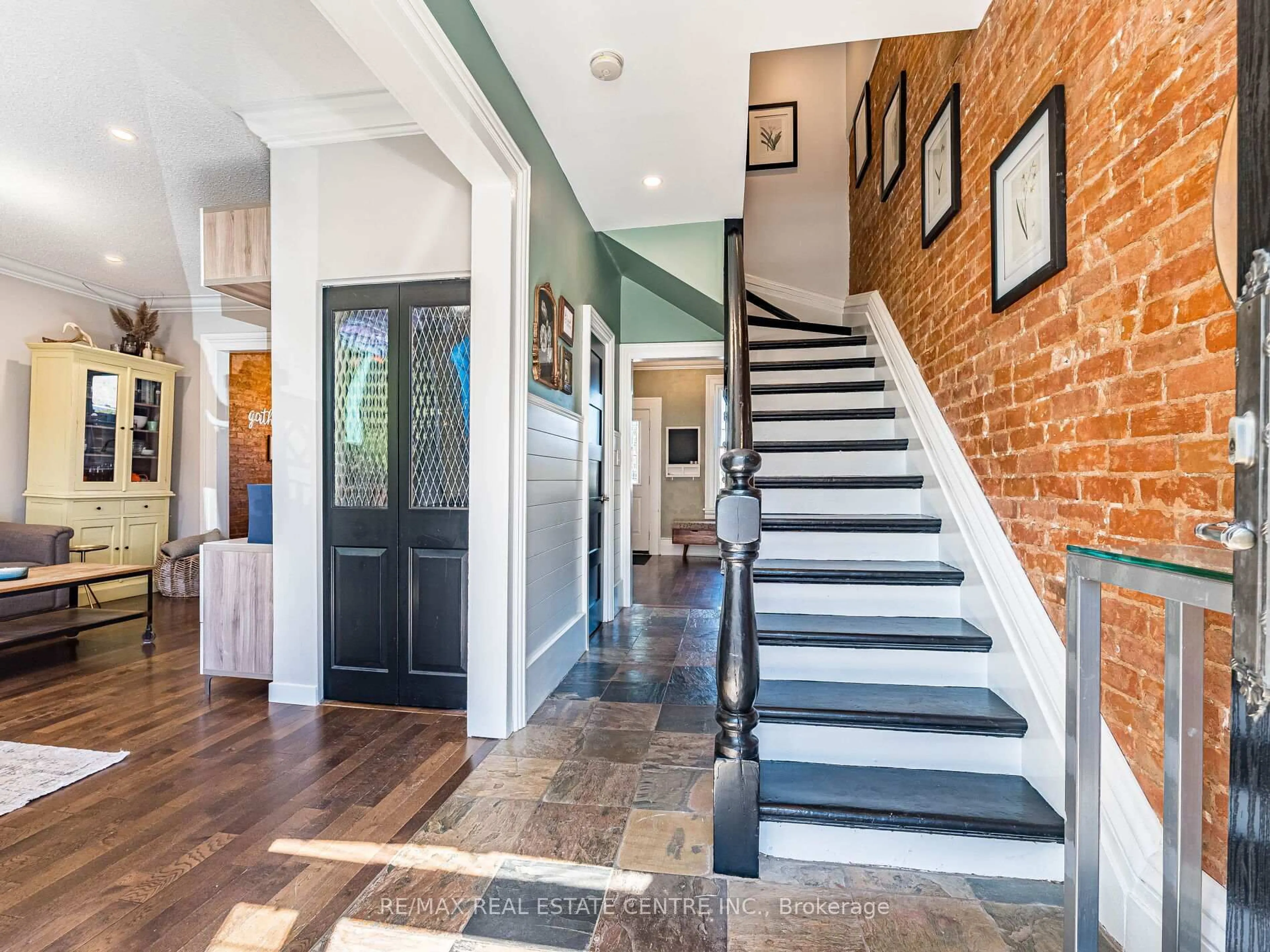 Indoor entryway for 14 Church St, Halton Hills Ontario L7G 2A2
