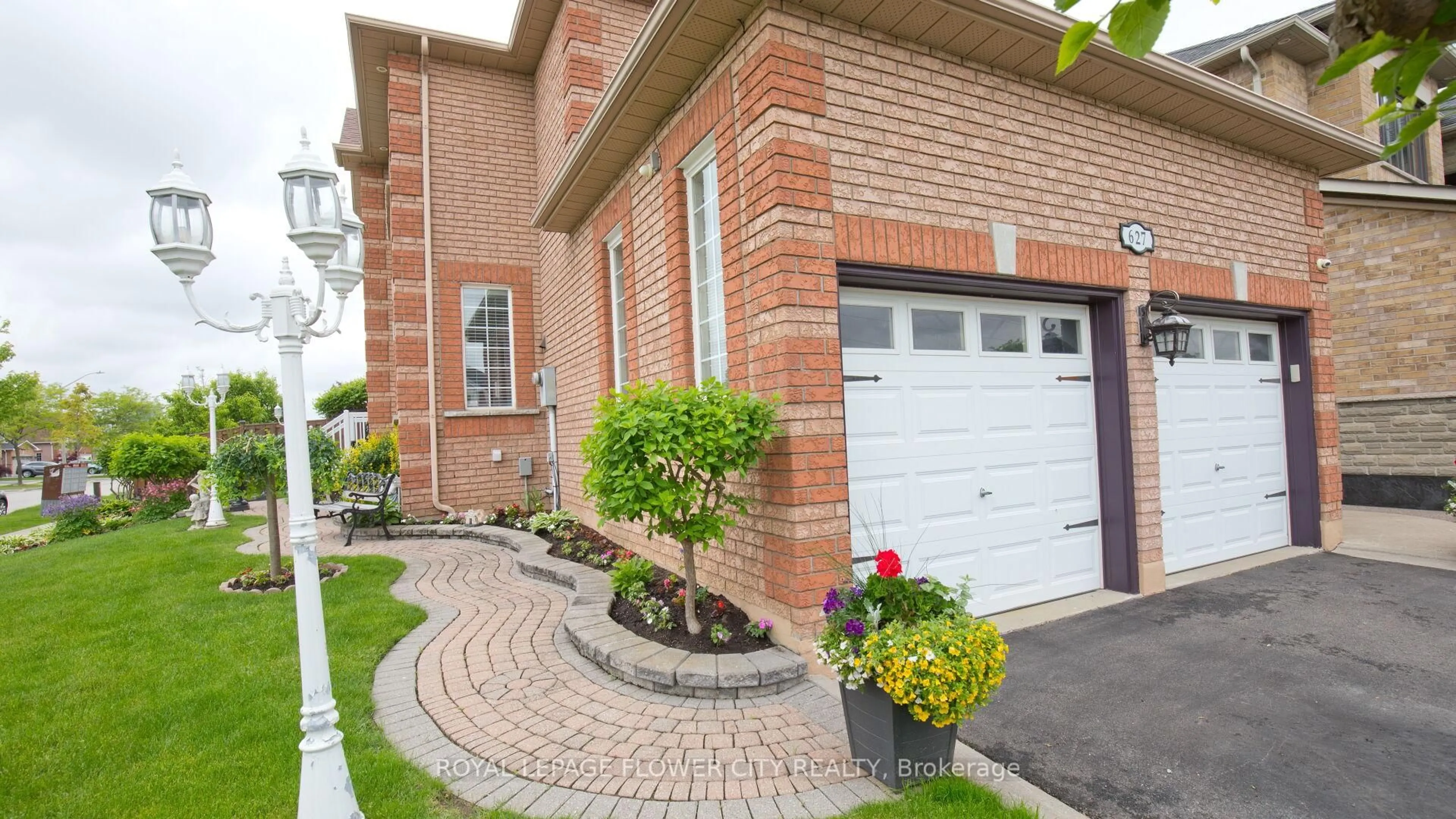Home with brick exterior material, street for 627 Driftcurrent Dr, Mississauga Ontario L4Z 4A4