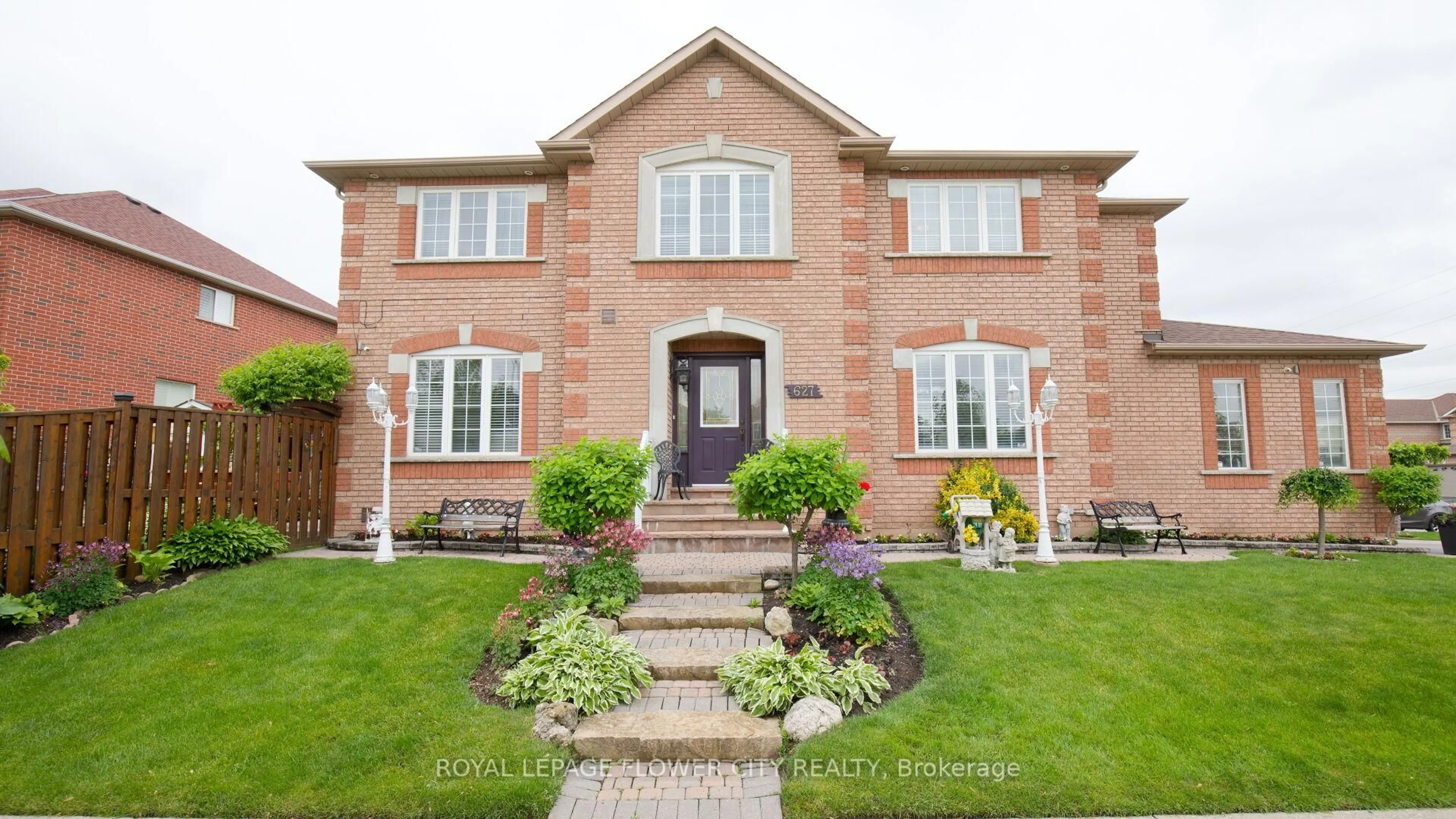 Home with brick exterior material, street for 627 Driftcurrent Dr, Mississauga Ontario L4Z 4A4