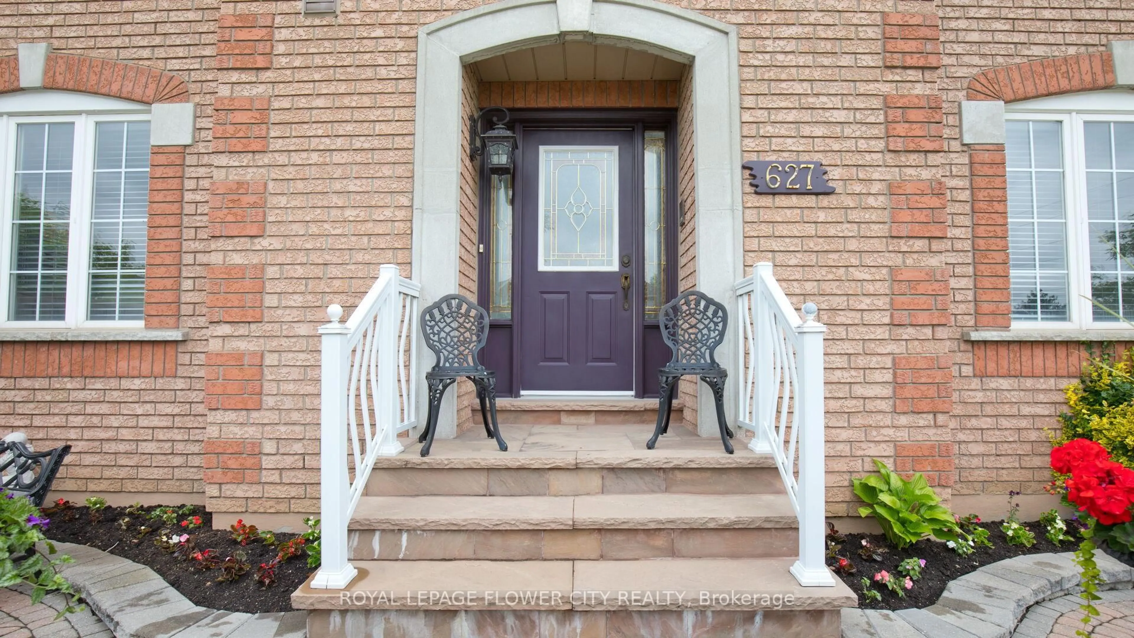 Indoor entryway for 627 Driftcurrent Dr, Mississauga Ontario L4Z 4A4