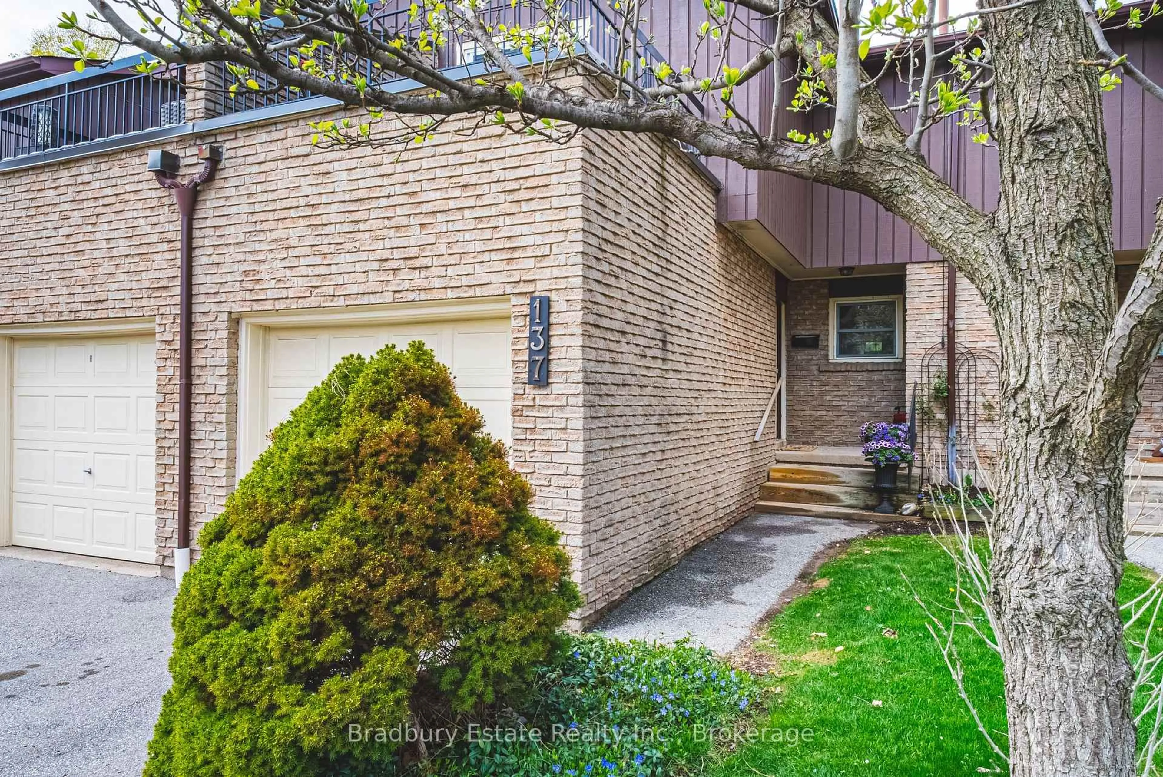 Home with brick exterior material, street for 2301 Cavendish Dr #137, Burlington Ontario L7P 3M3