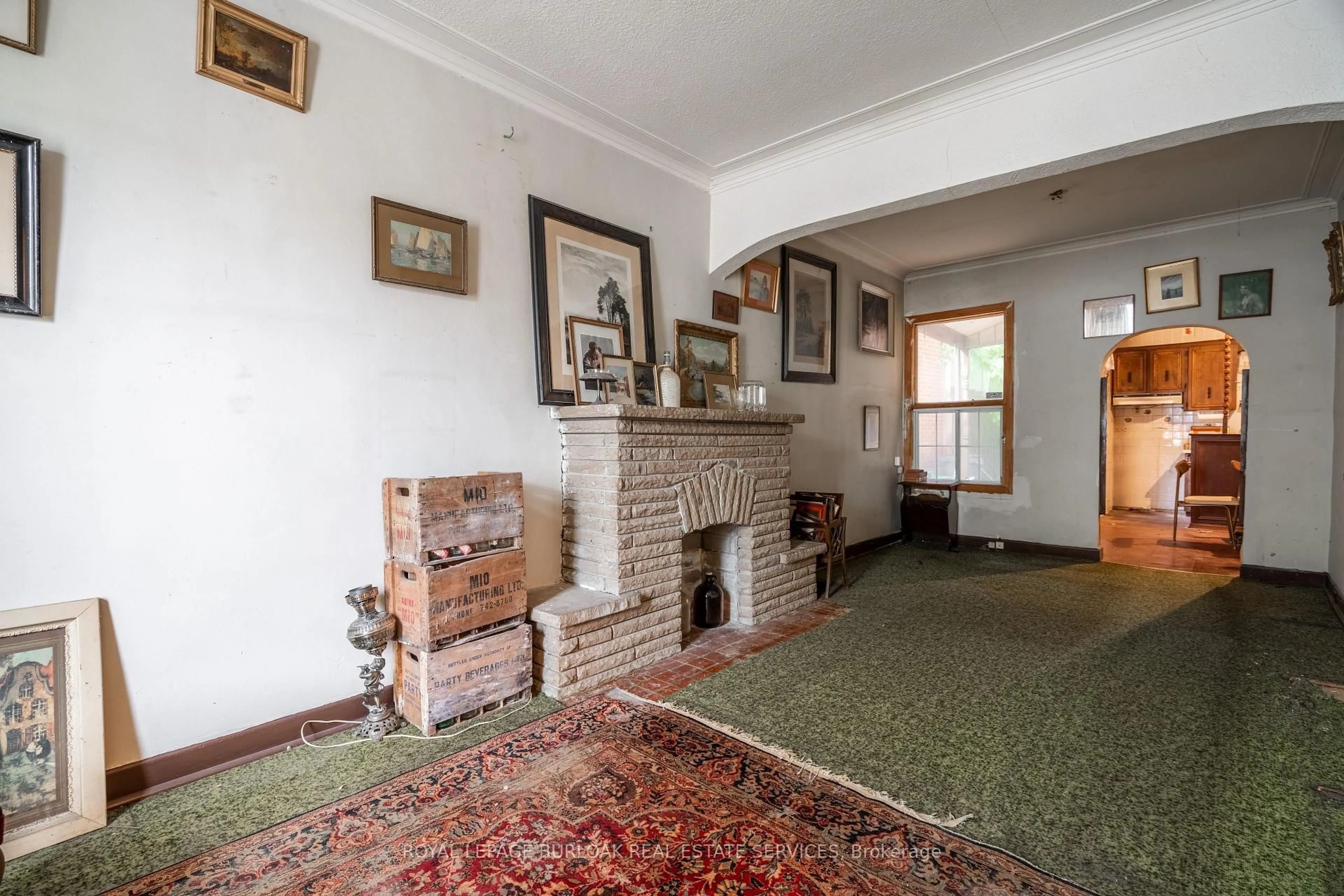 Indoor foyer for 18 Scarlett Rd, Toronto Ontario M6N 4K1