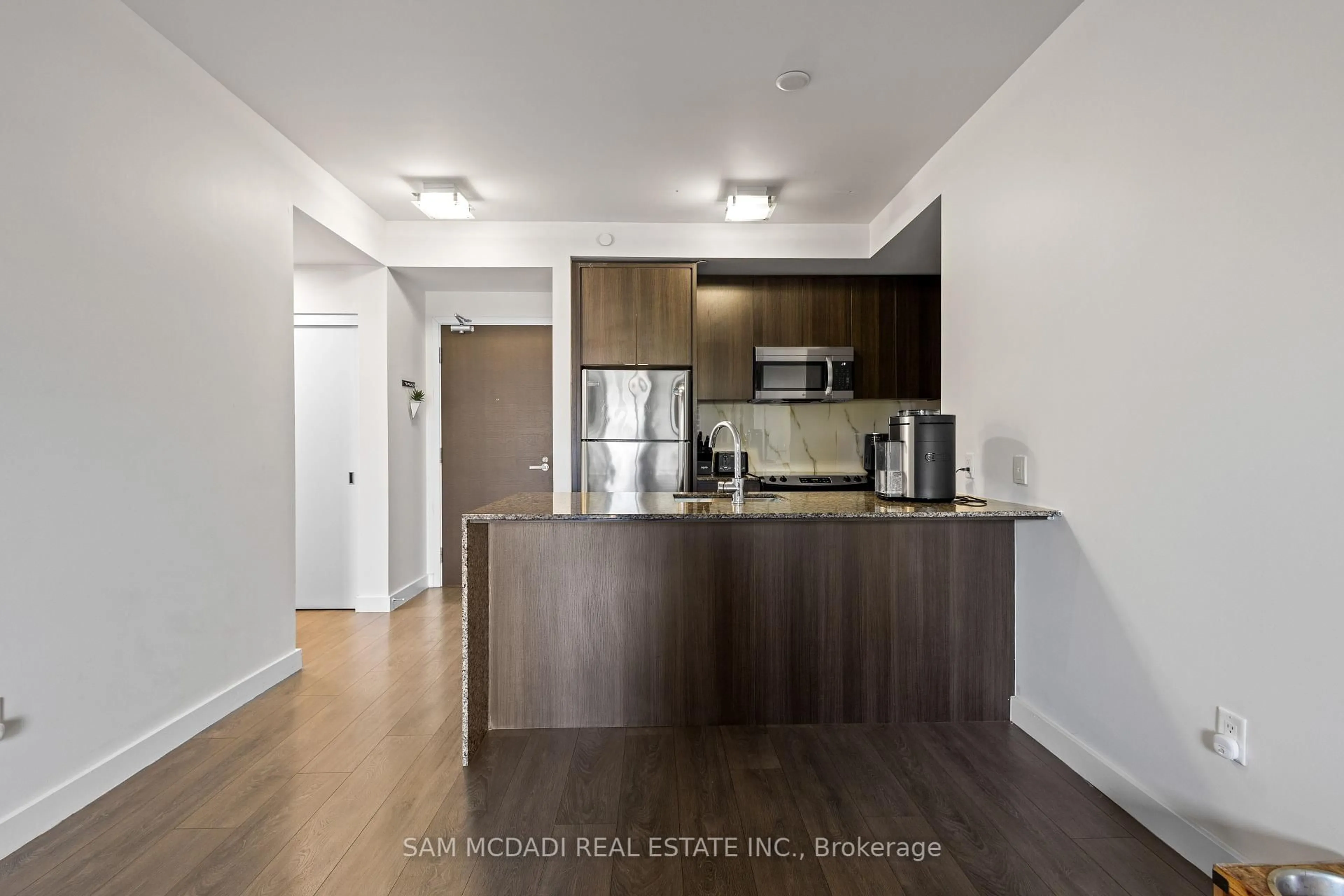 Standard kitchen, wood/laminate floor for 5025 Harvard Rd #211, Mississauga Ontario L5M 0W6